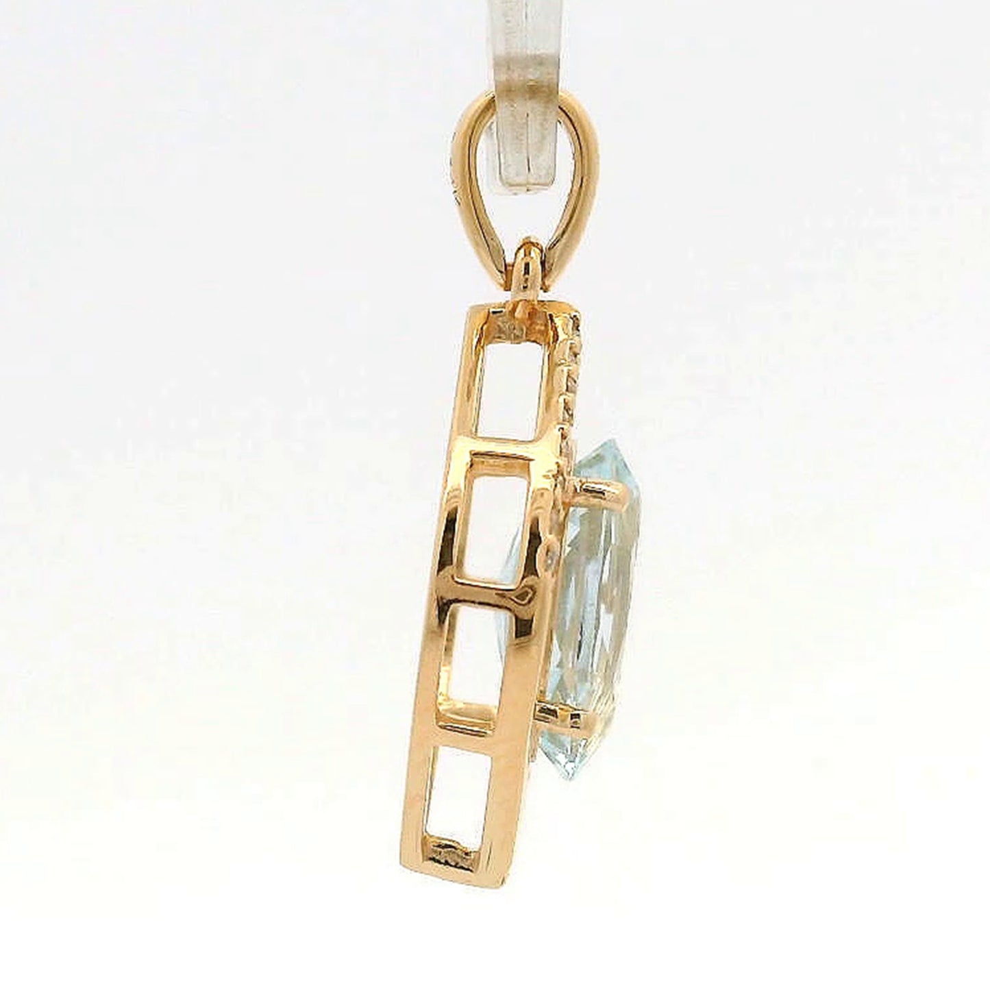 1.15 Ct Oval Aquamarine 14K Gold Pendant