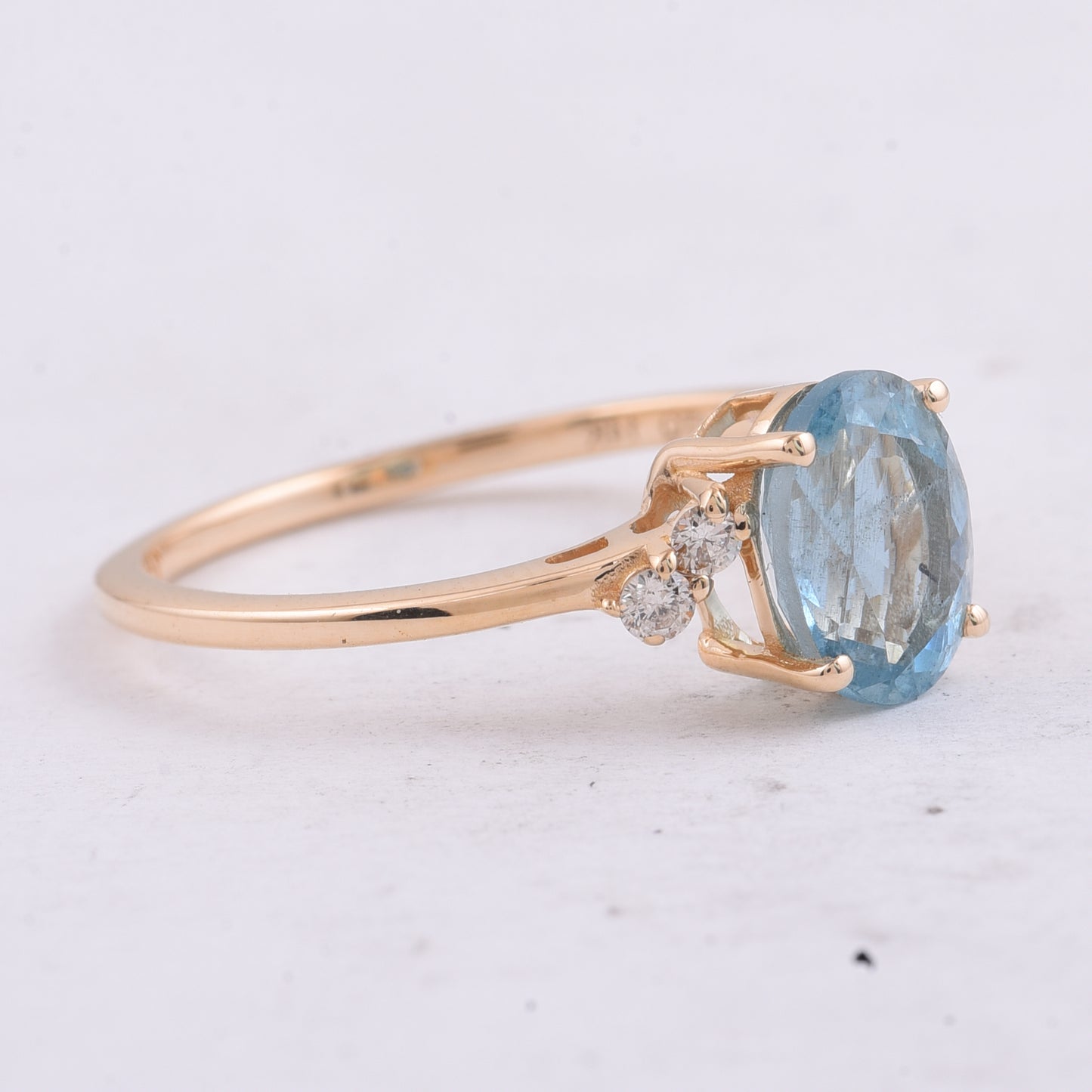 1.33 Ct Oval Natural Aquamarine 14K Gold Ring