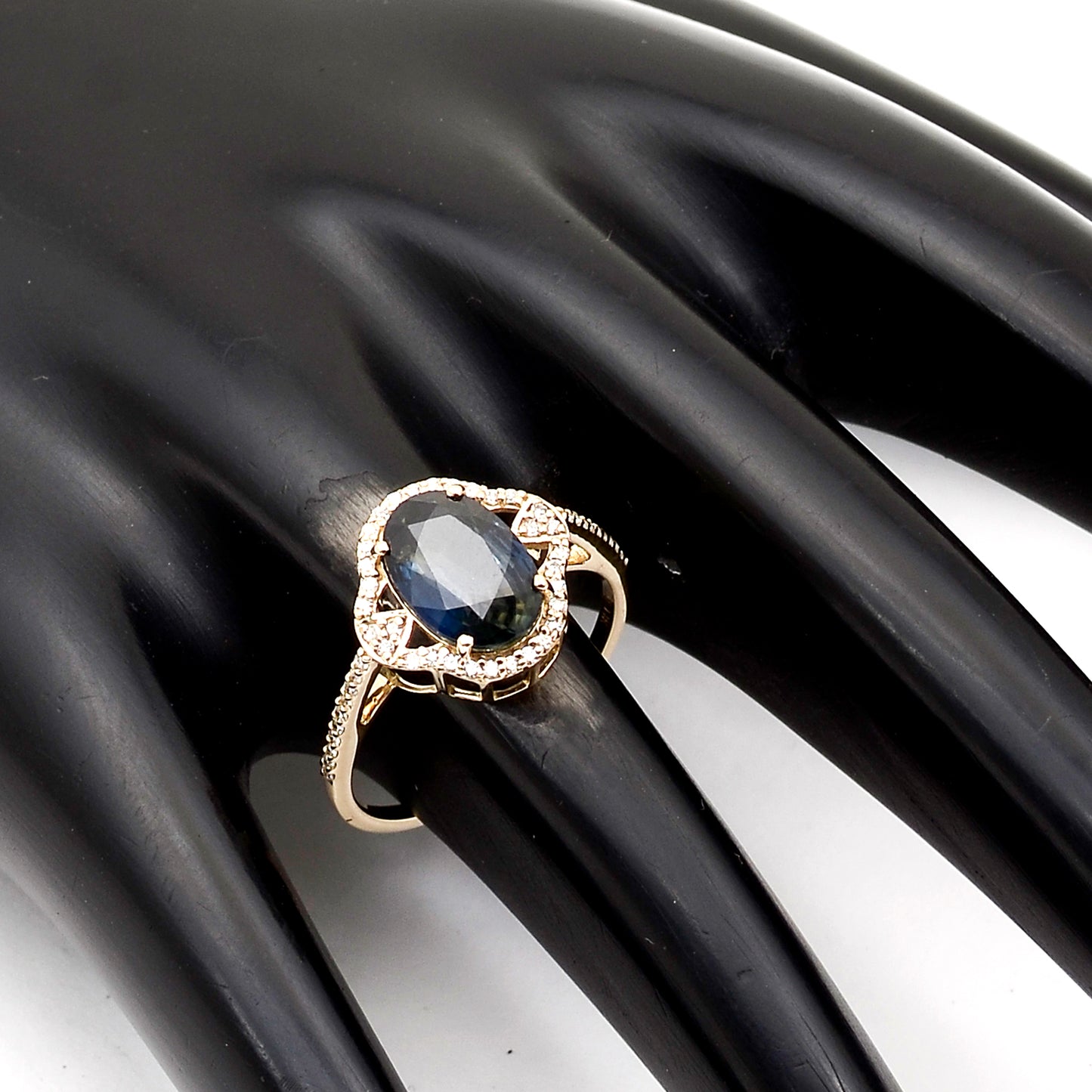 2.68 Ct Oval Natural Sapphire 14K Gold Ring