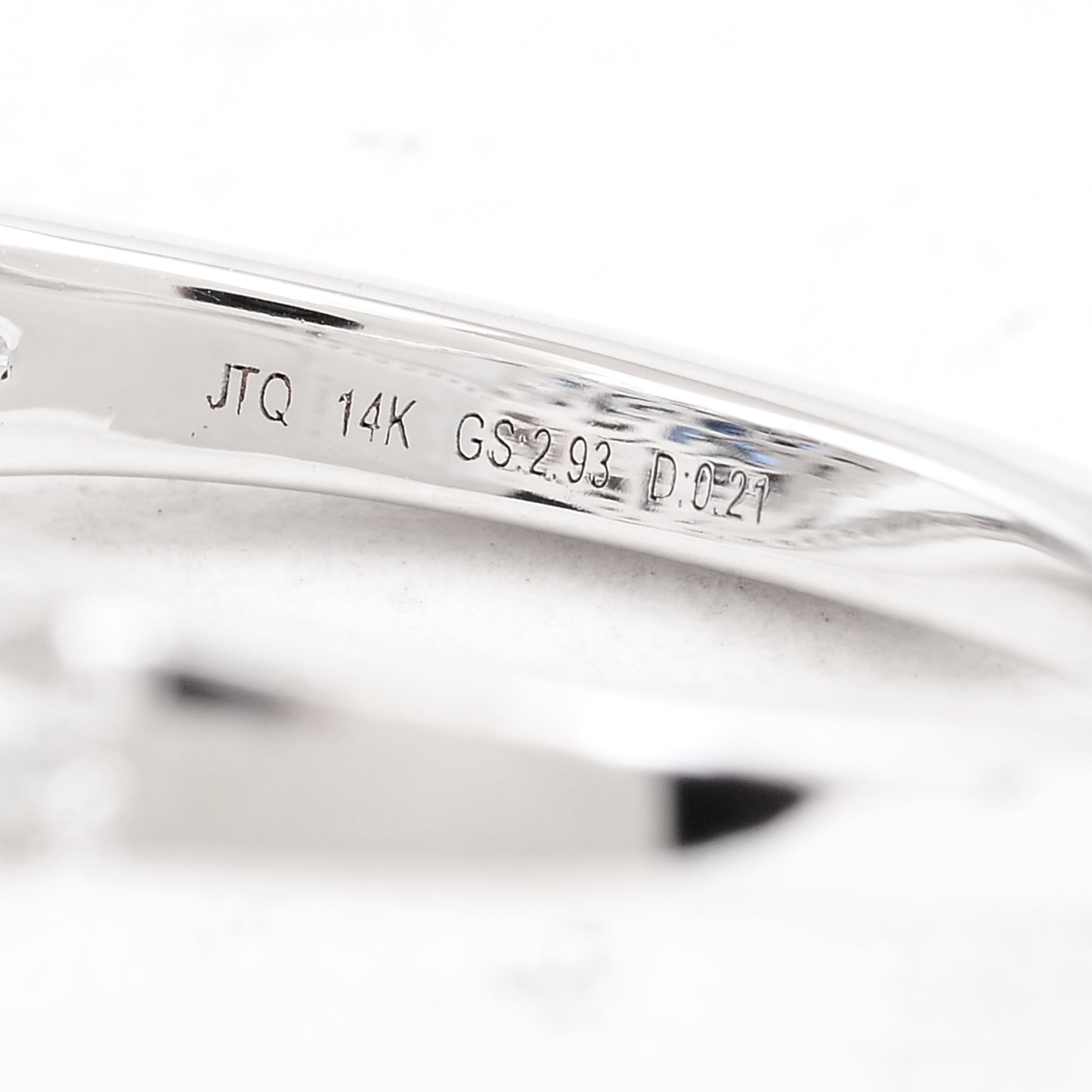 3.14 Carats Sapphire 14K Gold Ring