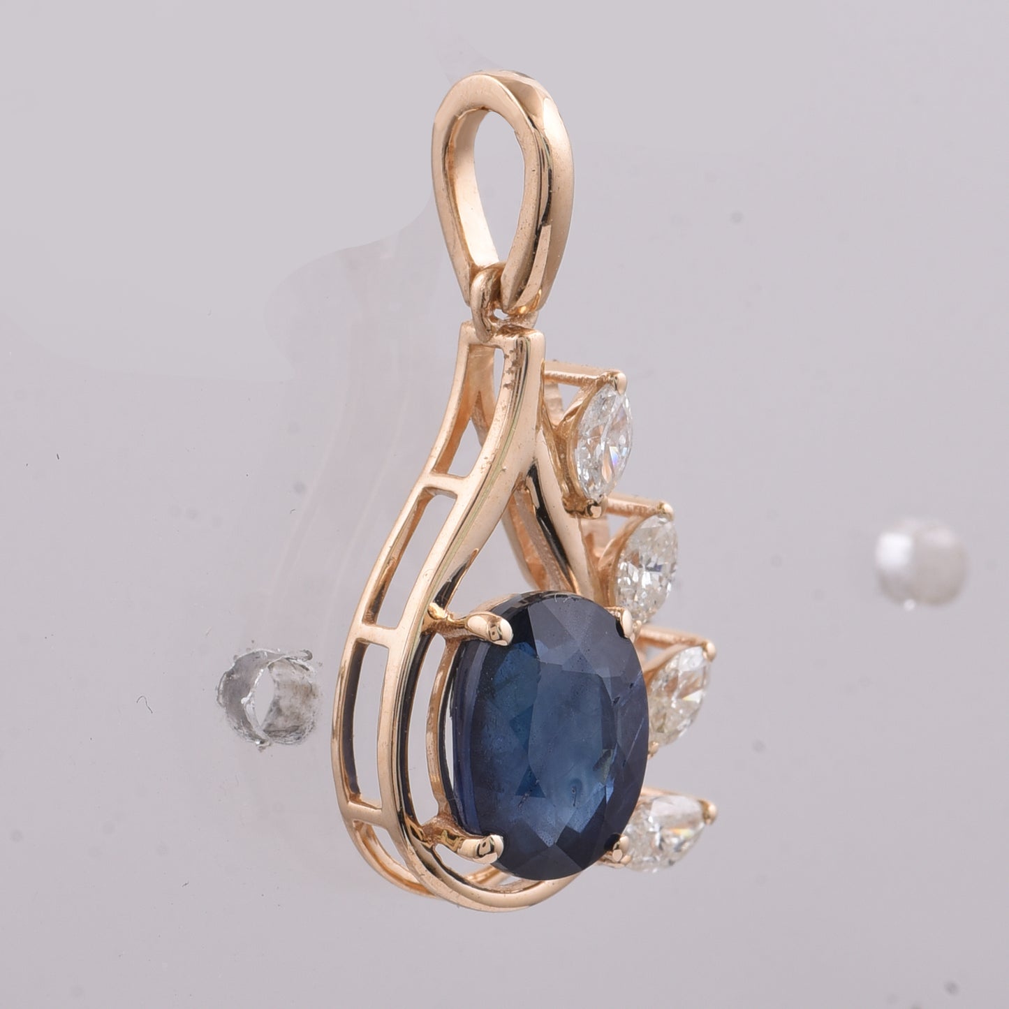 2.24 Ct Oval Natural Sapphire 14K Gold Pendant