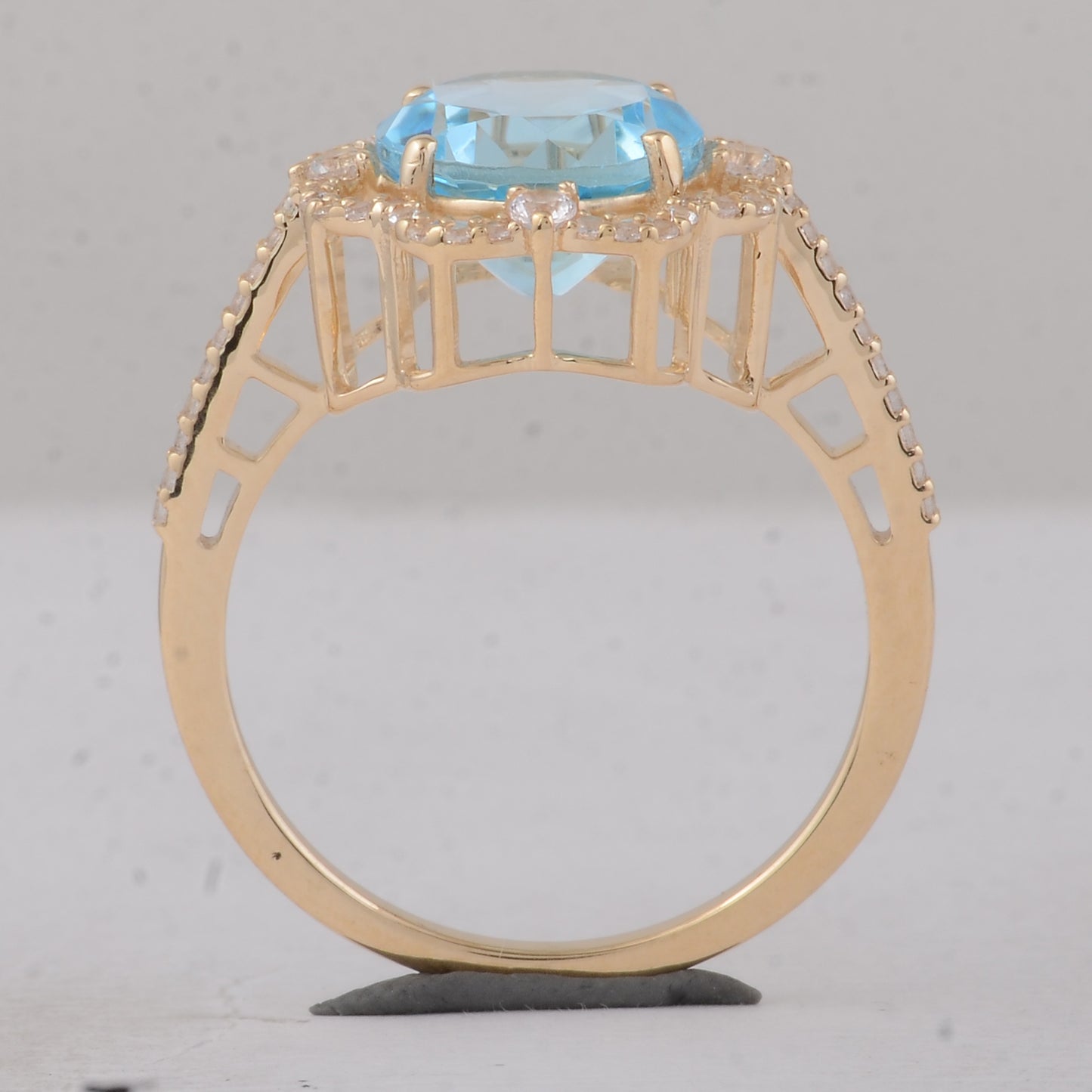 3.69 Ct Round Blue Topaz 9K Gold Ring