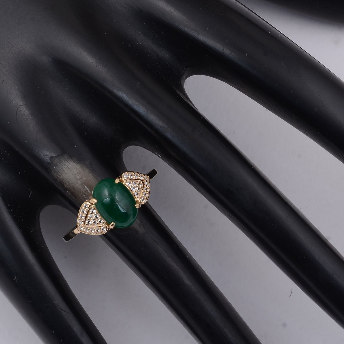 1.91 Ct Oval Emerald 9K Gold Ring