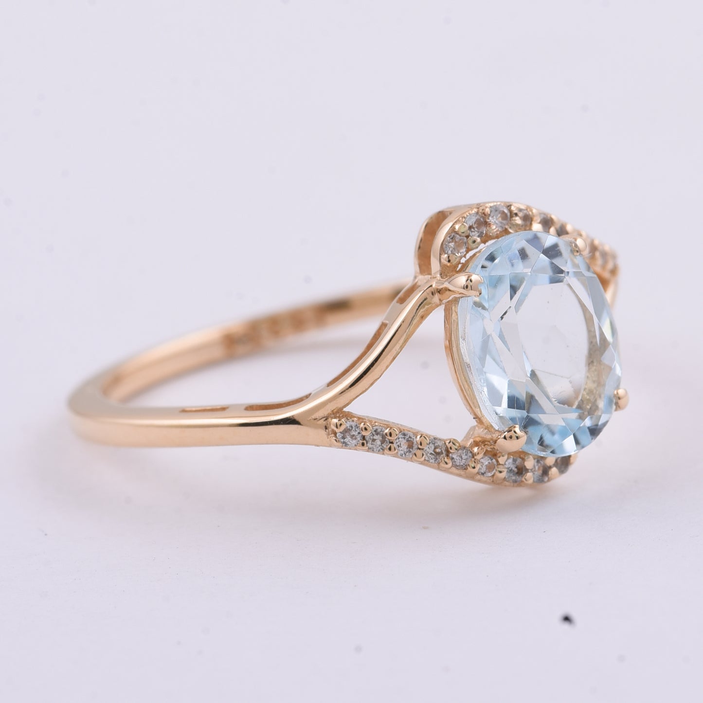 1.30 Ct Oval Natural Aquamarine 14K Gold Ring