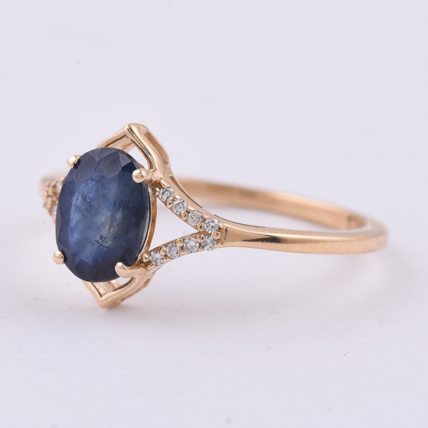 1.37 Ct Oval Natural Sapphire 14K Gold Ring