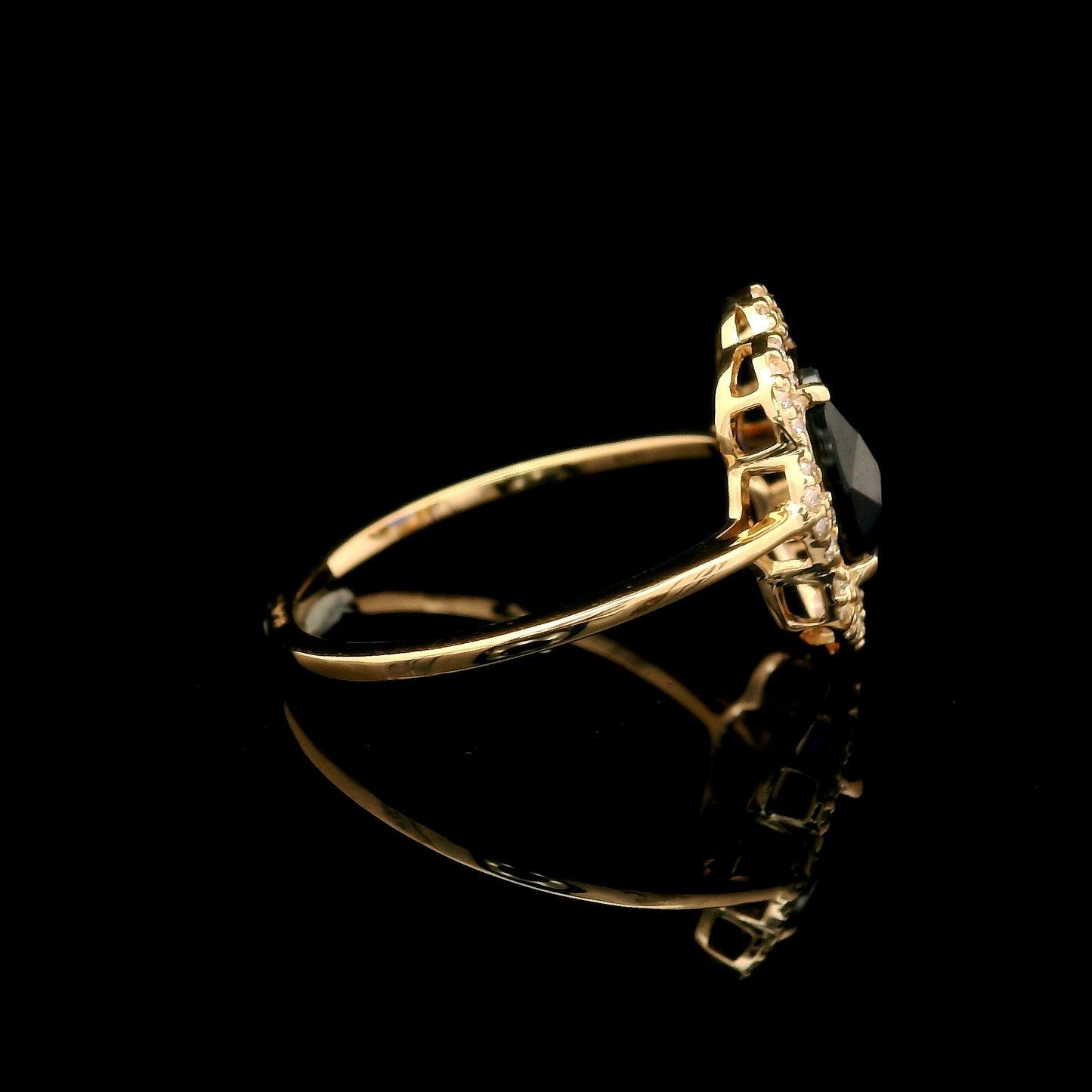 1.67 Ct Oval Mixed Cut Lab Grown Sapphire 14K Gold Ring