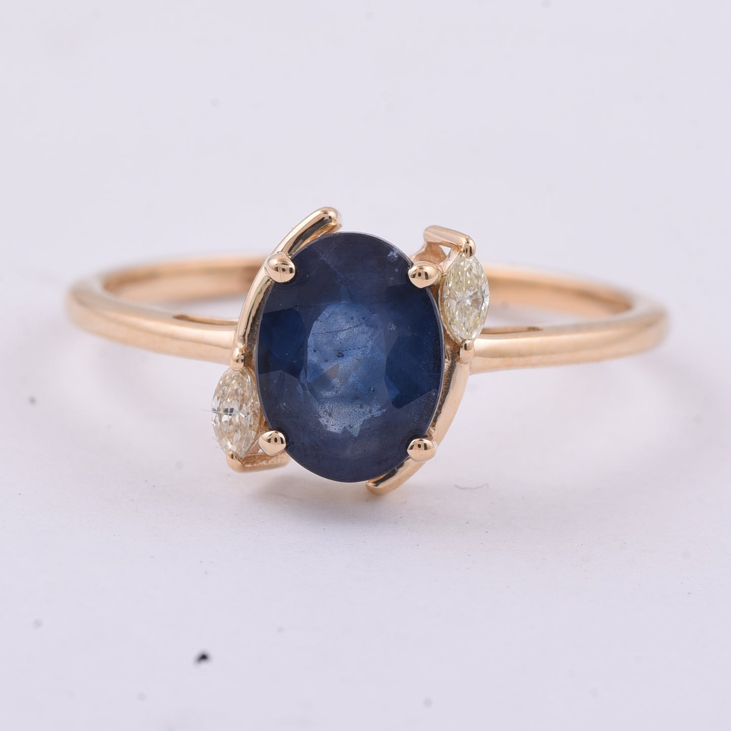 1.78 Ct Oval Natural Sapphire 14K Gold Ring