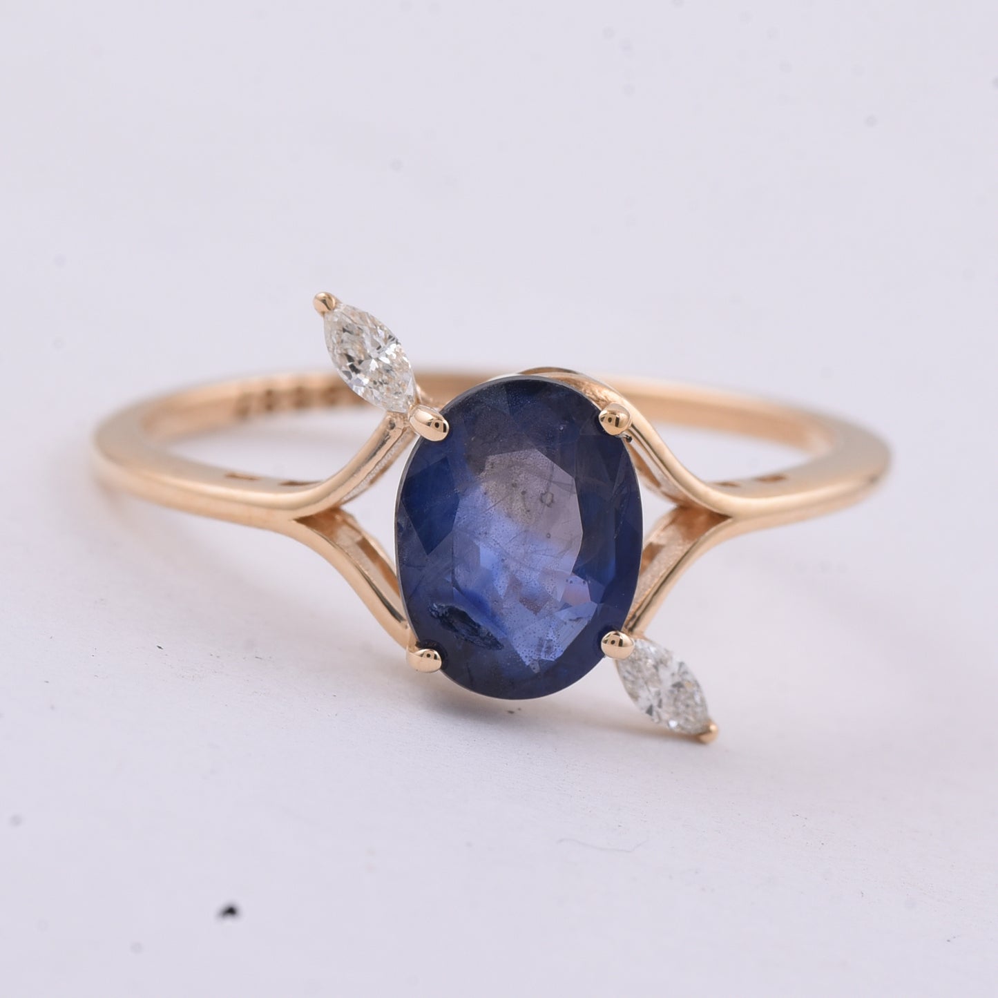 1.74 Ct Oval Natural Sapphire 14K Gold Ring