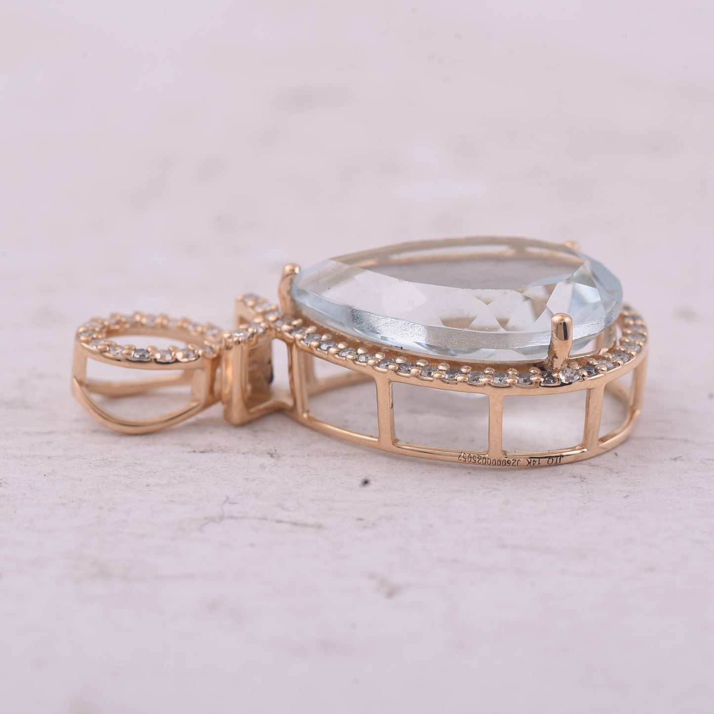 5.31 Ct Pear Mixed Cut Natural Aquamarine 14K Gold Pendant
