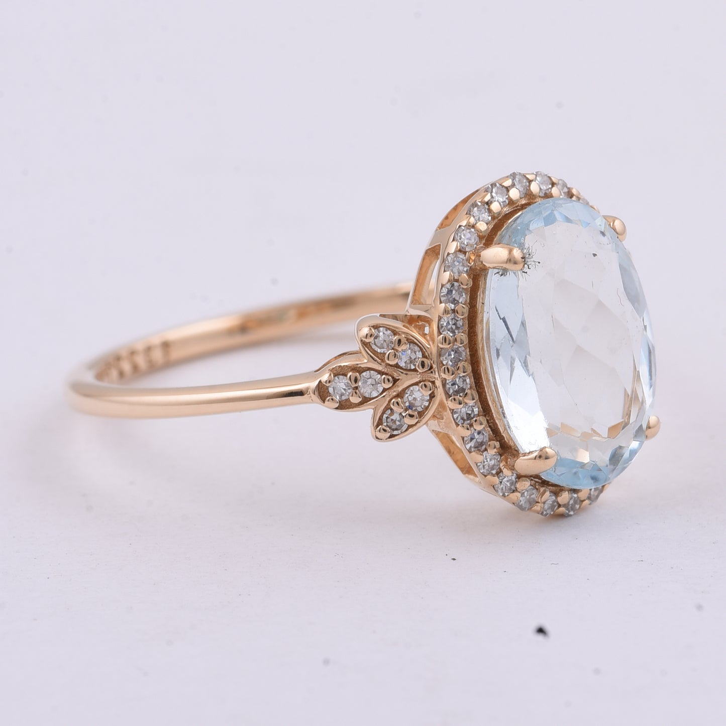 1.87 Ct Oval Natural Aquamarine 14K Gold Ring