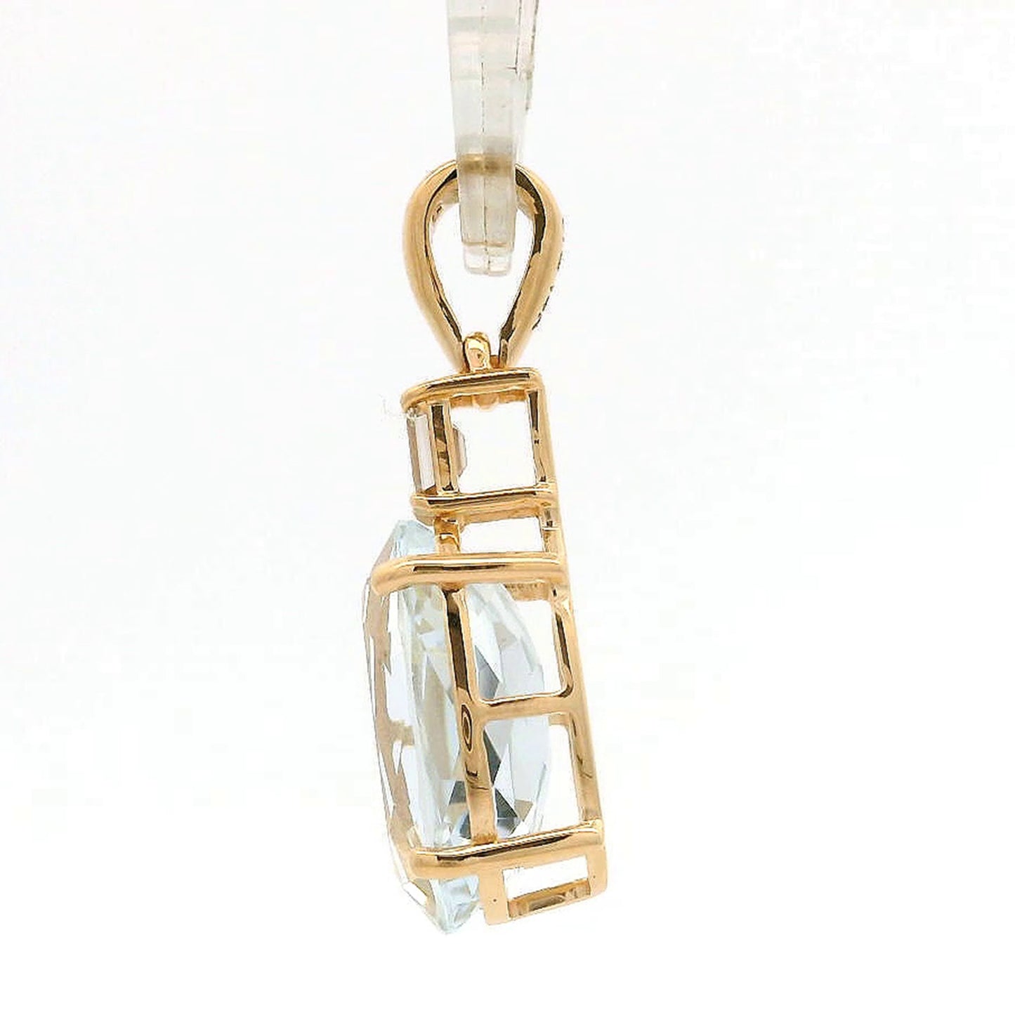 2.78 Ct Oval Aquamarine 14K Gold Pendant