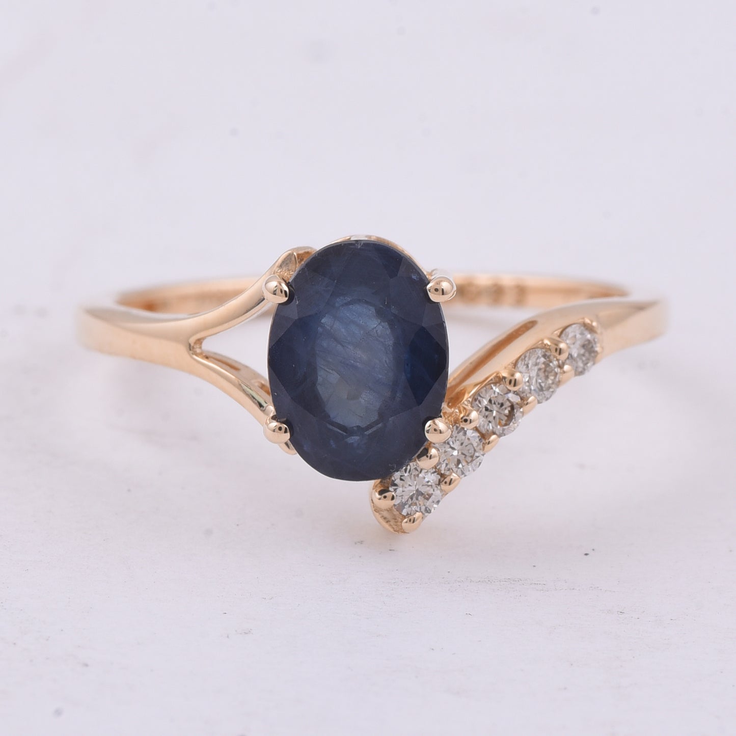 1.81 Ct Oval Natural Sapphire 14K Gold Ring