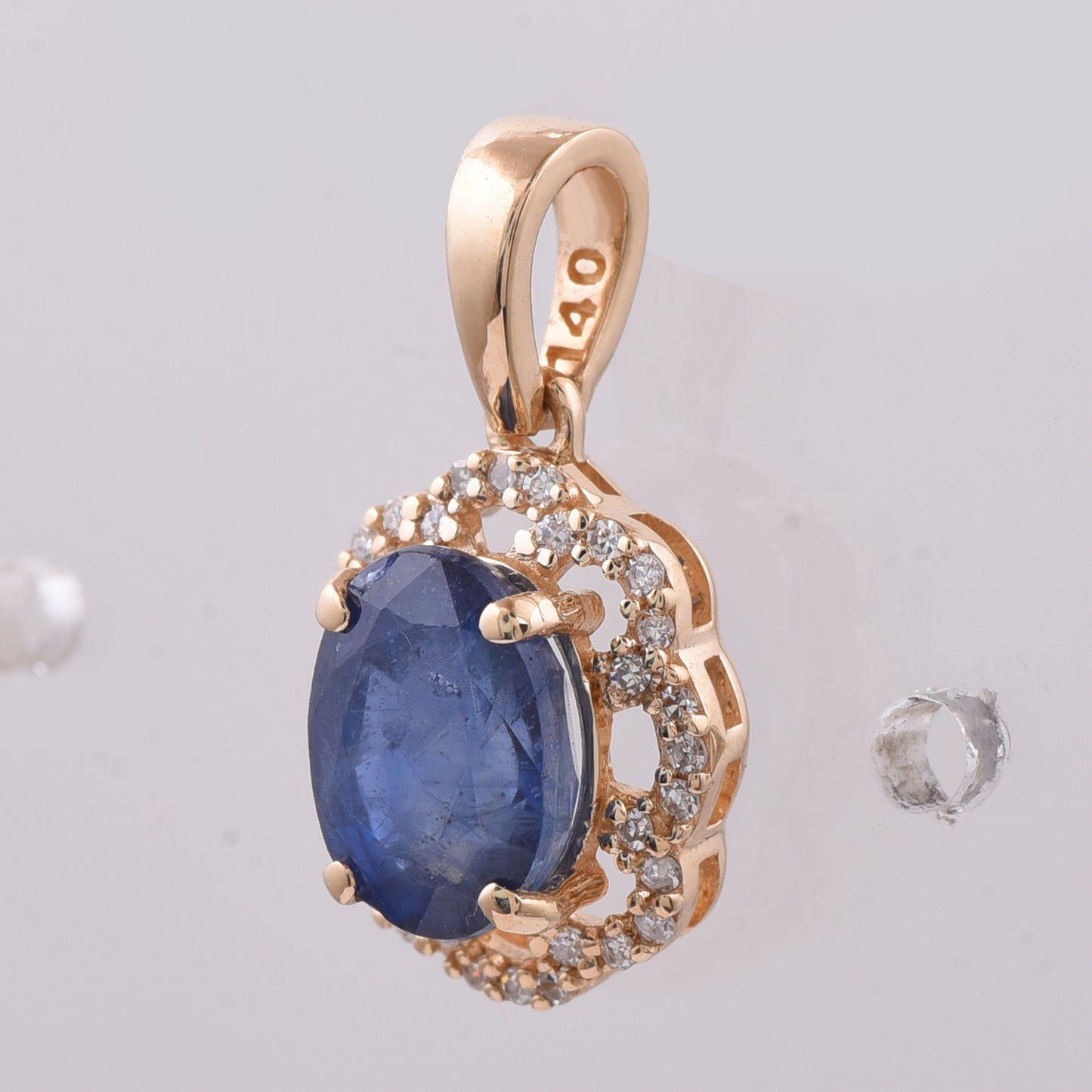 2.26 Ct Oval Natural Sapphire 14K Gold Pendant