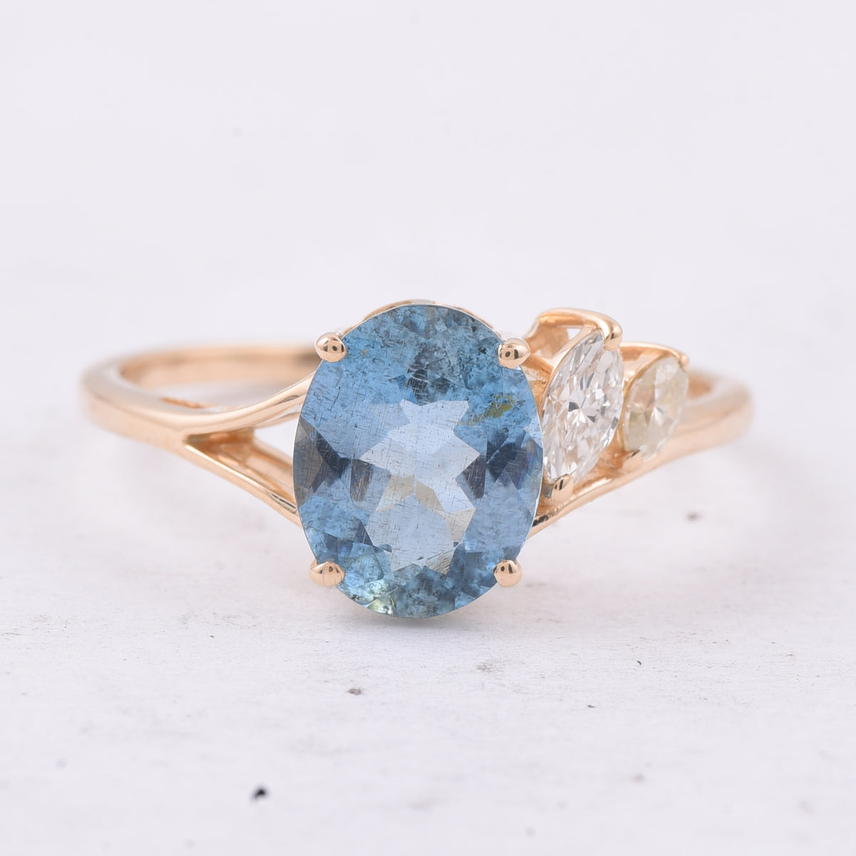 1.69 Ct Oval Natural Aquamarine 14K Gold Ring