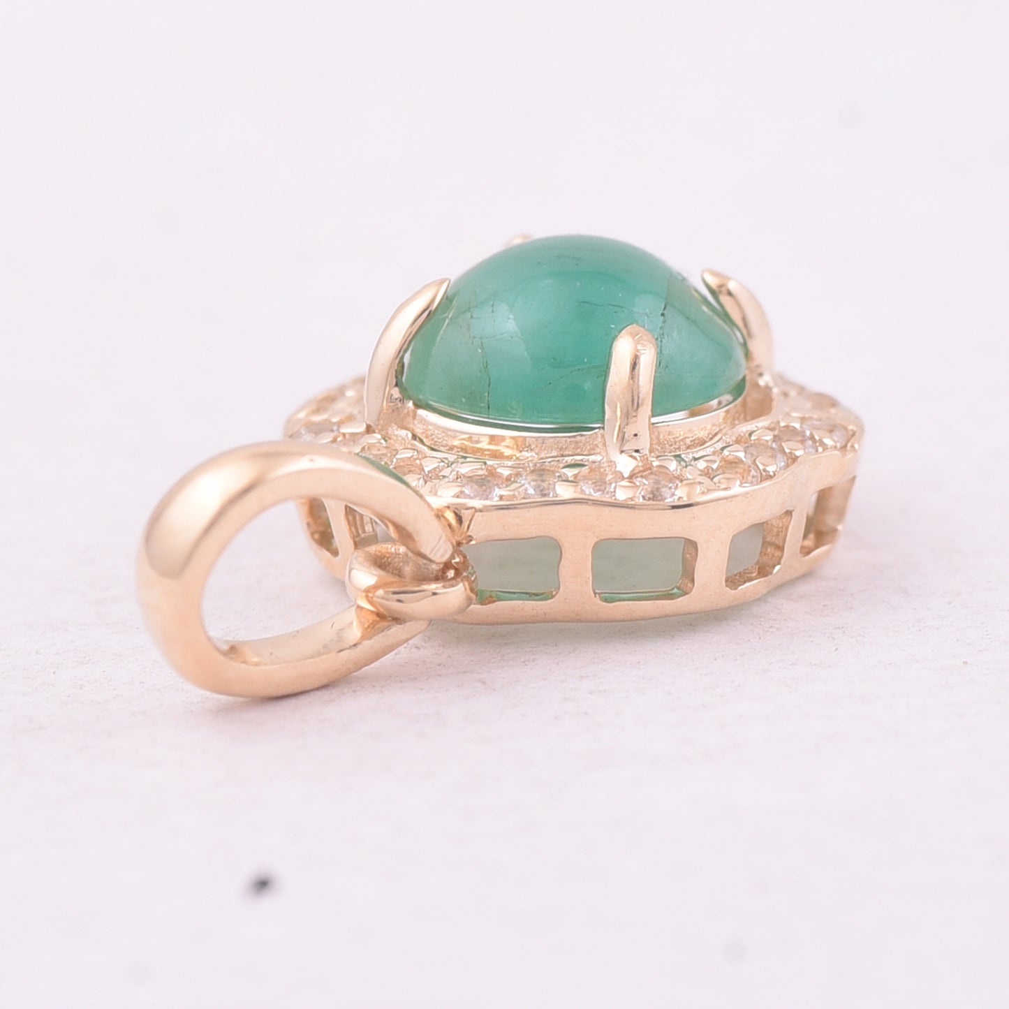 0.79 Ct Round Emerald 9K Gold Pendant