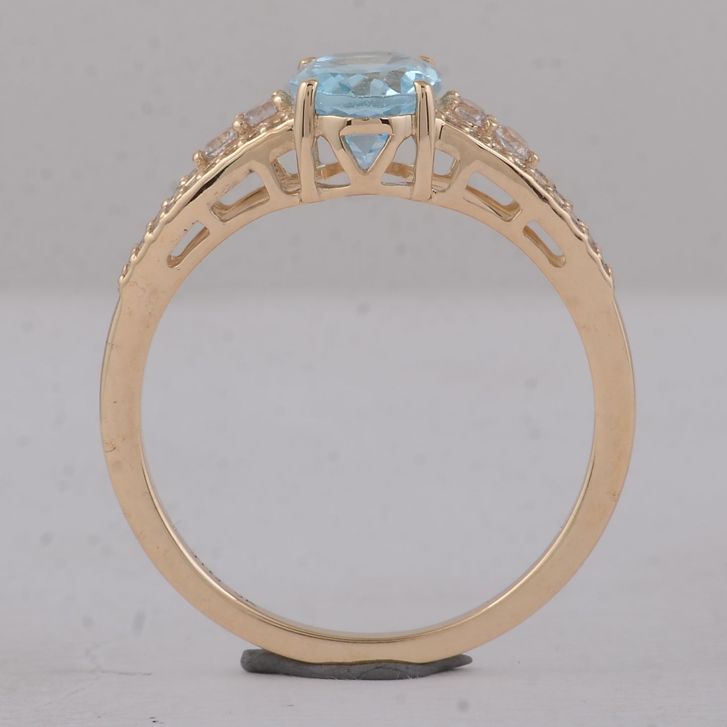 1.75 Ct Oval Blue Topaz 9K Gold Ring