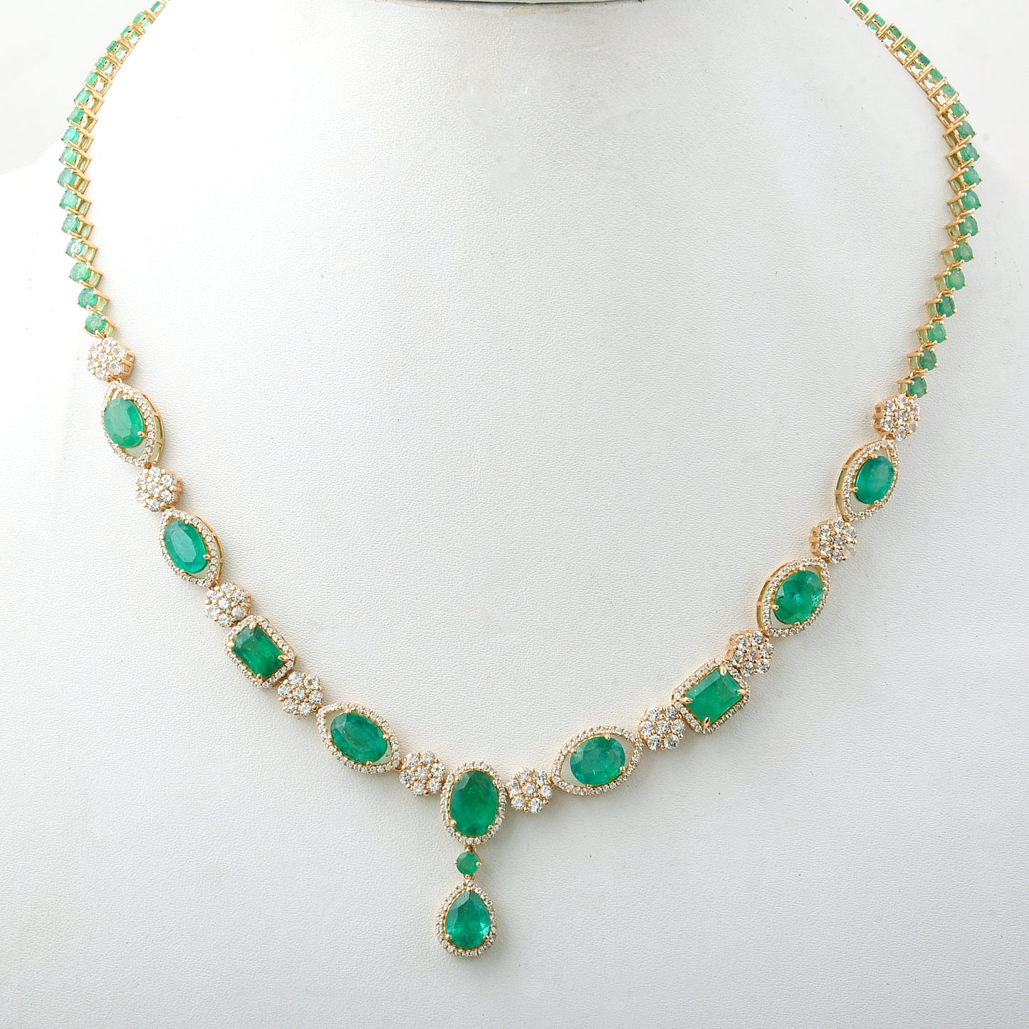 21.53 Ct Natural Emerald 14K Gold Necklace