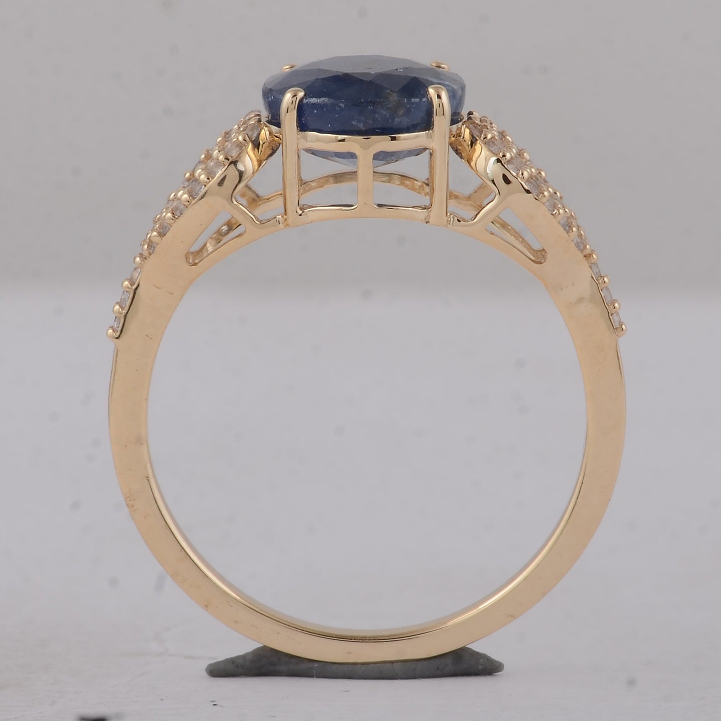 2.92 Ct Round Sapphire 9K Gold Ring