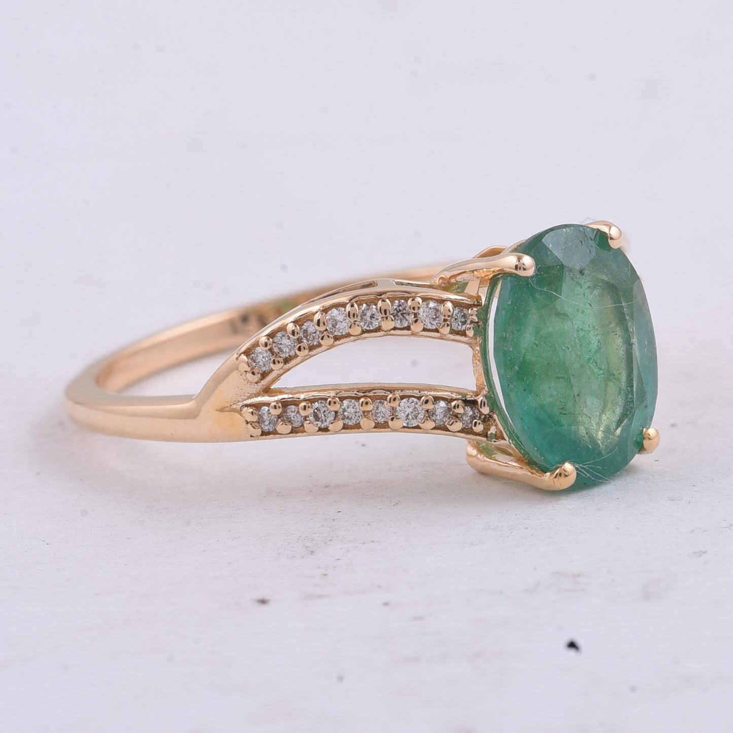 1.73 Ct Oval Natural Emerald 14K Gold Ring