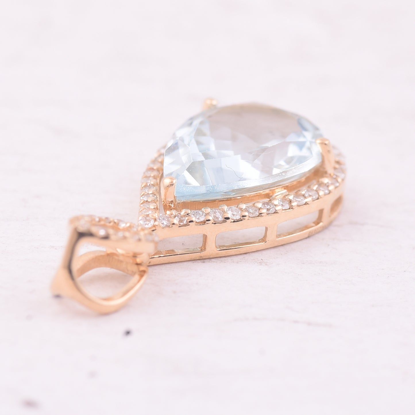 2.41 Ct Pear Mixed Cut Natural Aquamarine 14K Gold Pendant