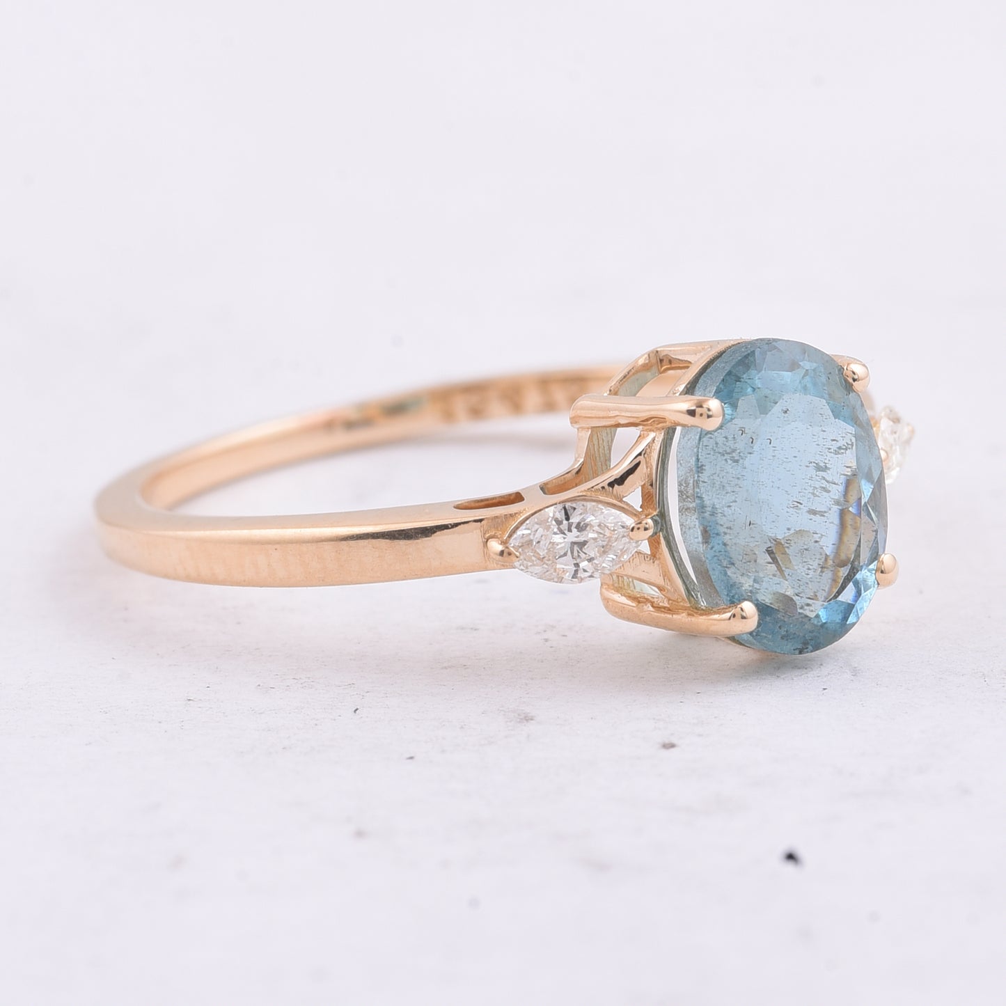 1.61 Ct Oval Natural Aquamarine 14K Gold Ring