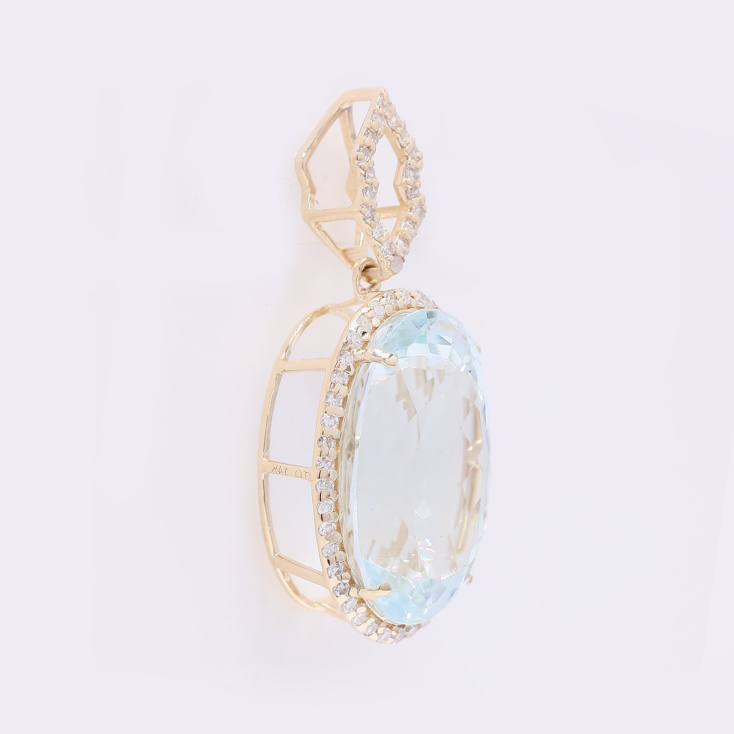 6.93 Ct Oval Mixed Cut Natural Aquamarine 14K Gold Pendant