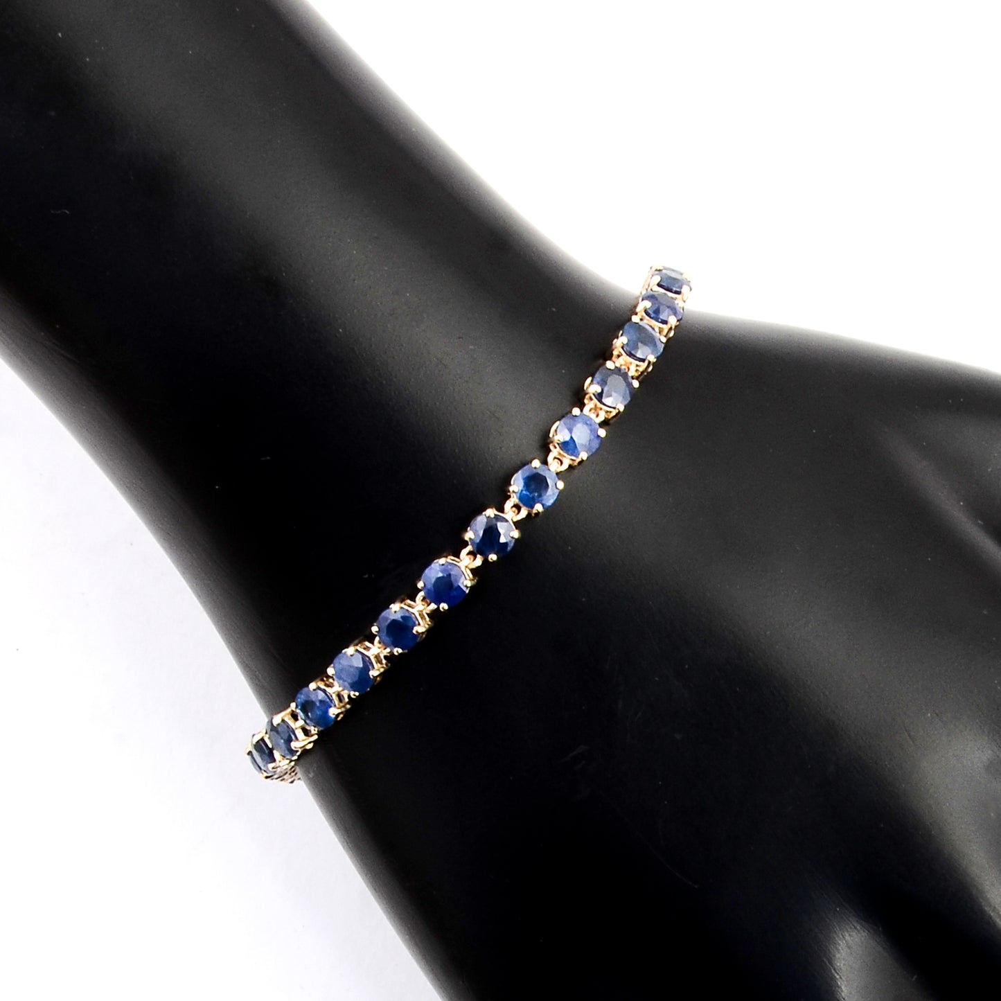 6.71 Ct Round Sapphire 14K Gold Braclet