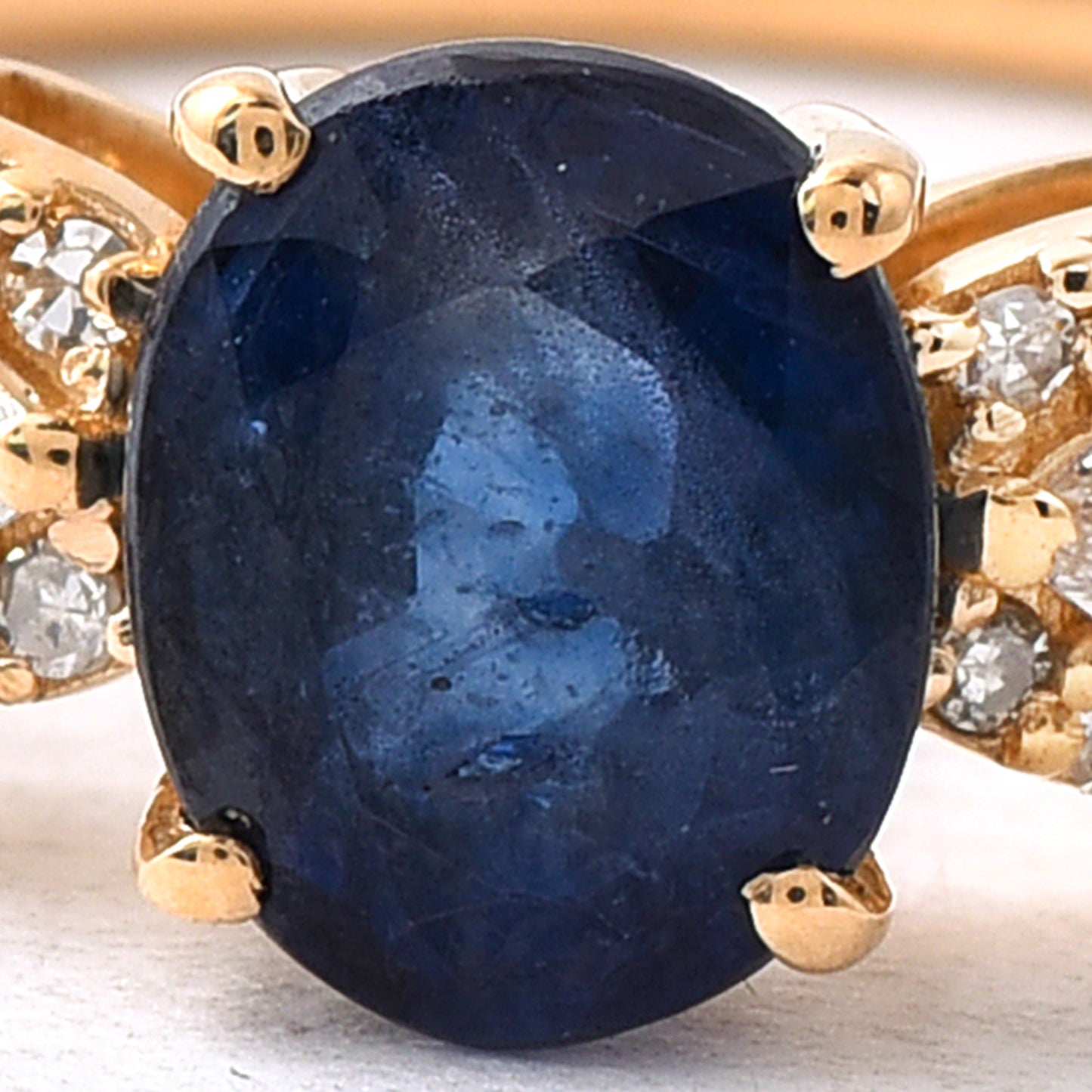 1.30 Ct Oval Sapphire 14K Gold Ring