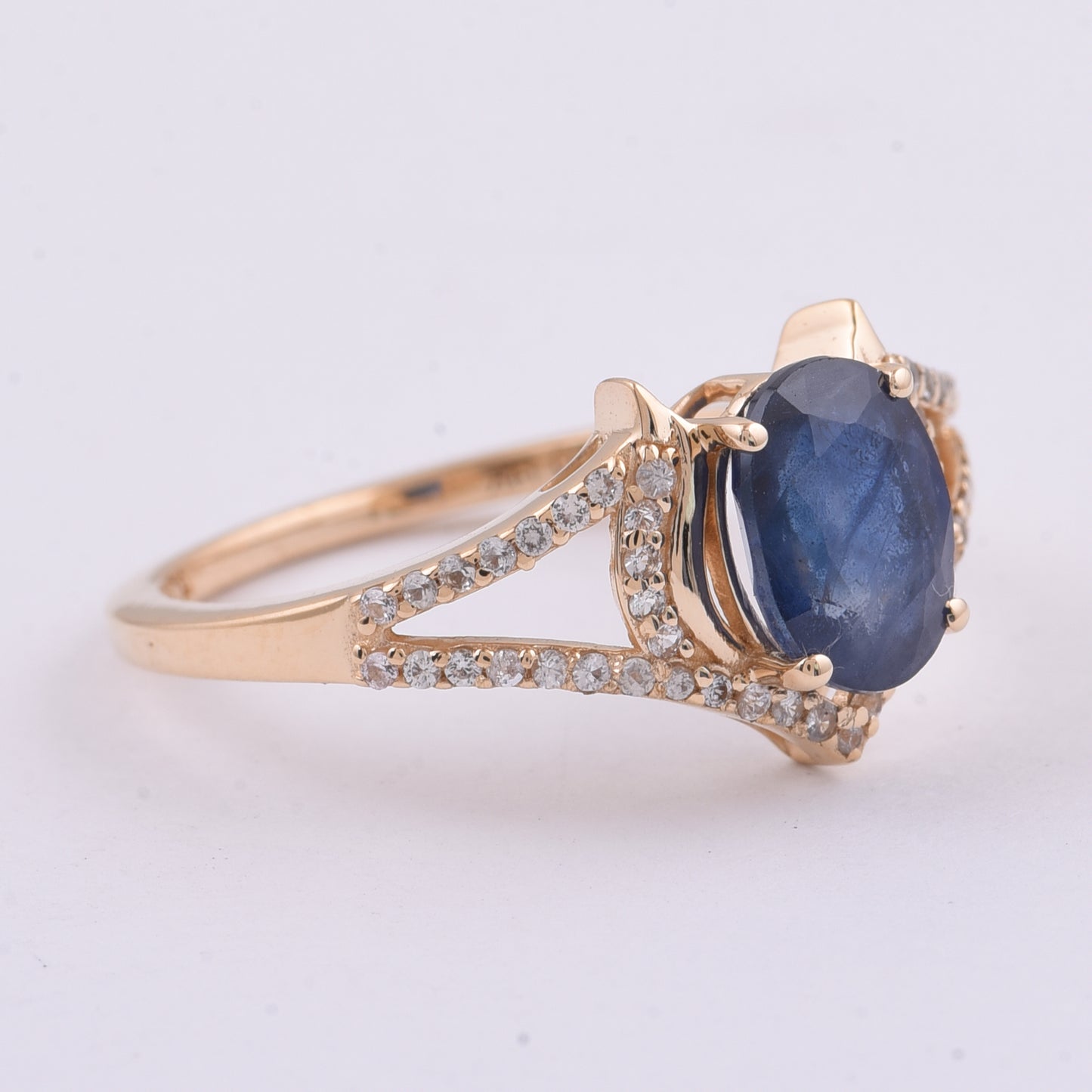 2.08 Ct Oval Natural Sapphire 14K Gold Ring