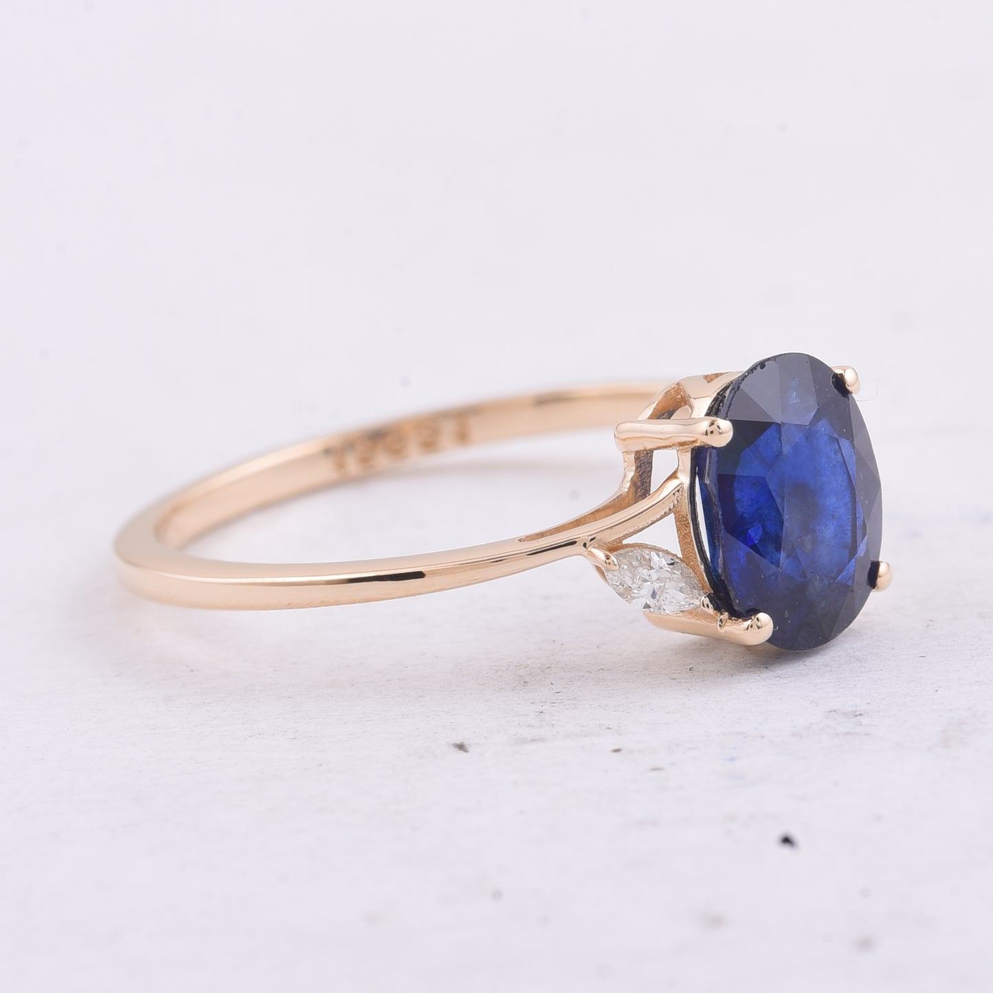 1.75 Ct Oval Natural Sapphire 14K Gold Ring