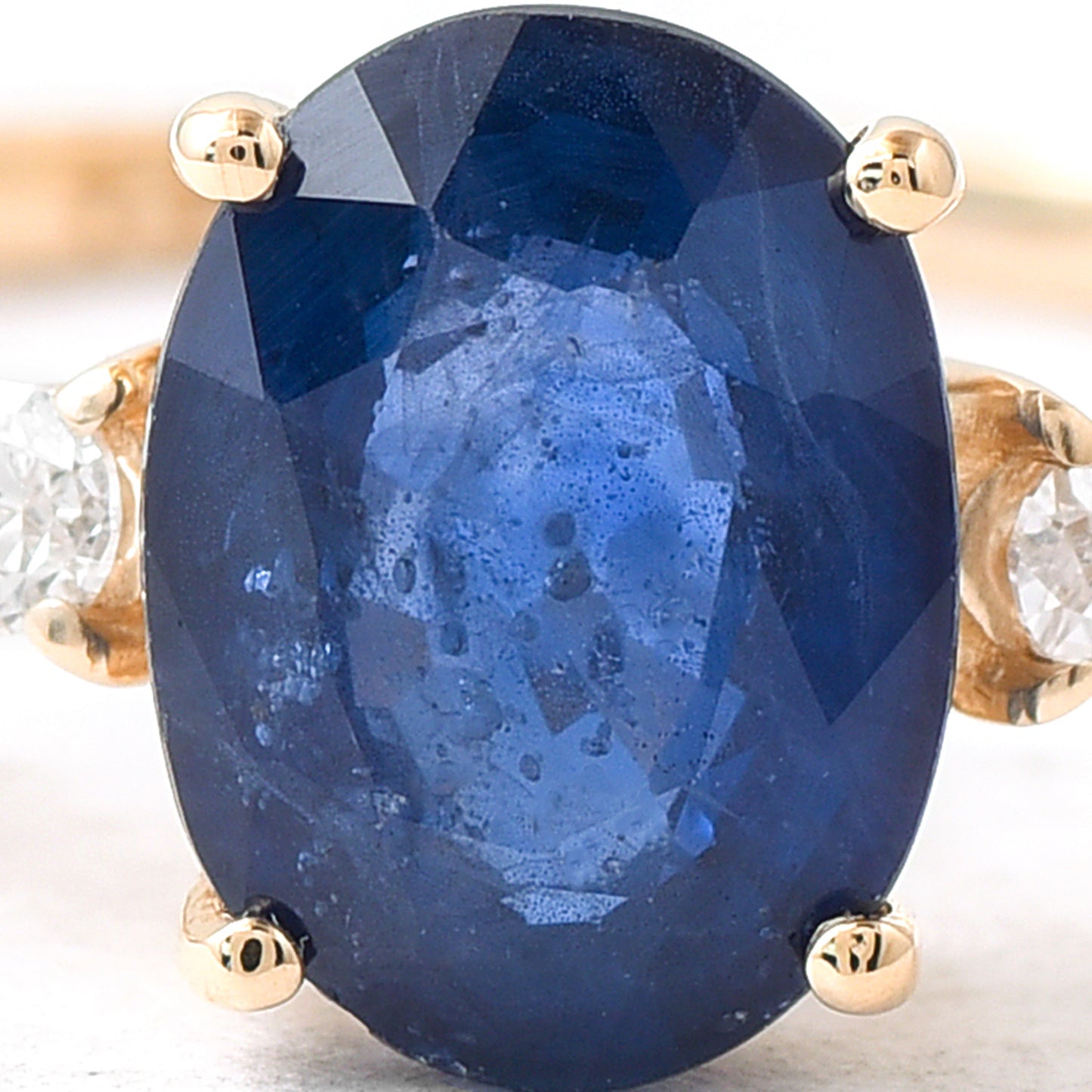 1.75 Ct Oval Sapphire 14K Gold Ring