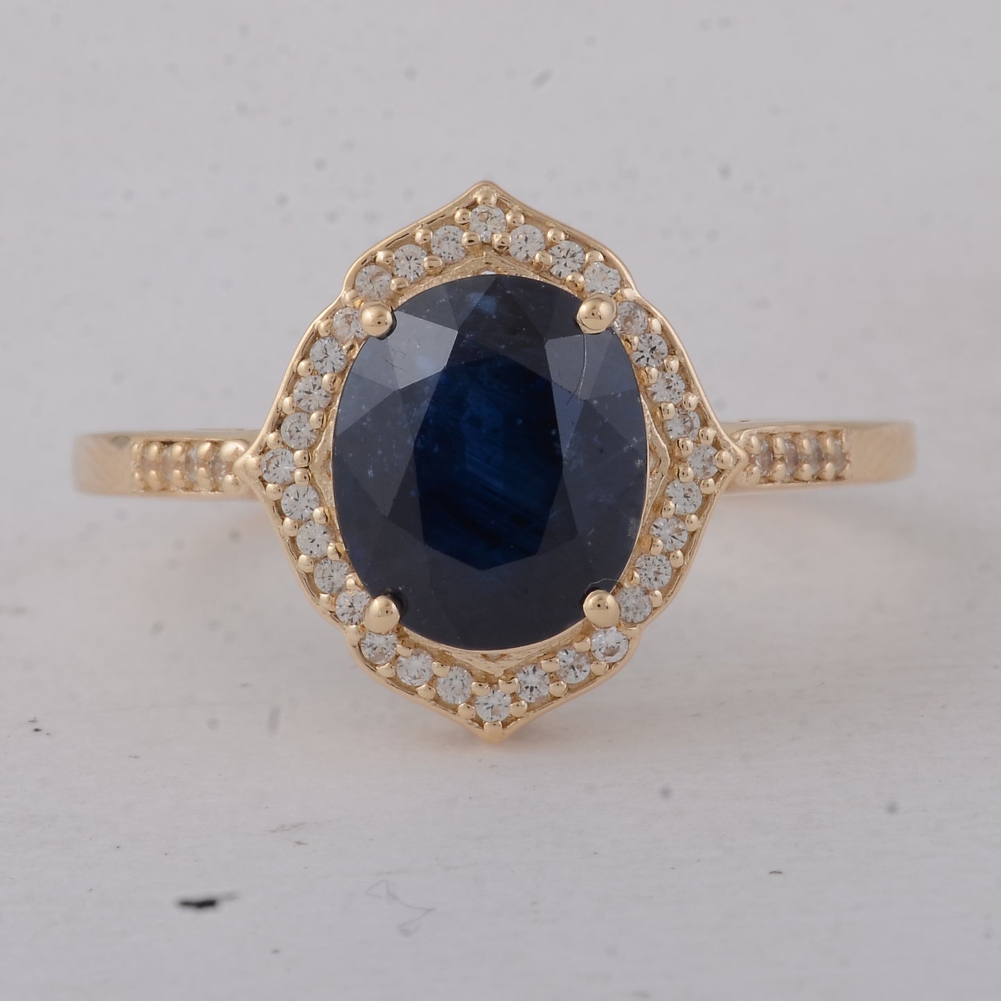 3.06 Ct Oval Sapphire 9K Gold Ring