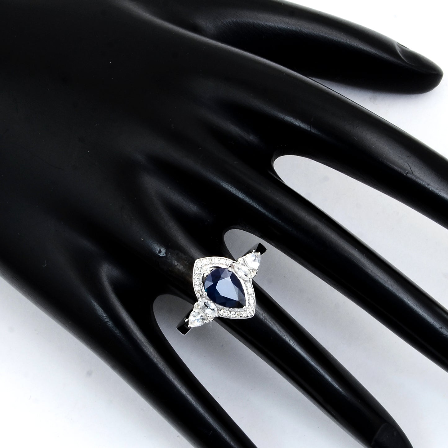 2.70 Carats Sapphire 14K Gold Ring