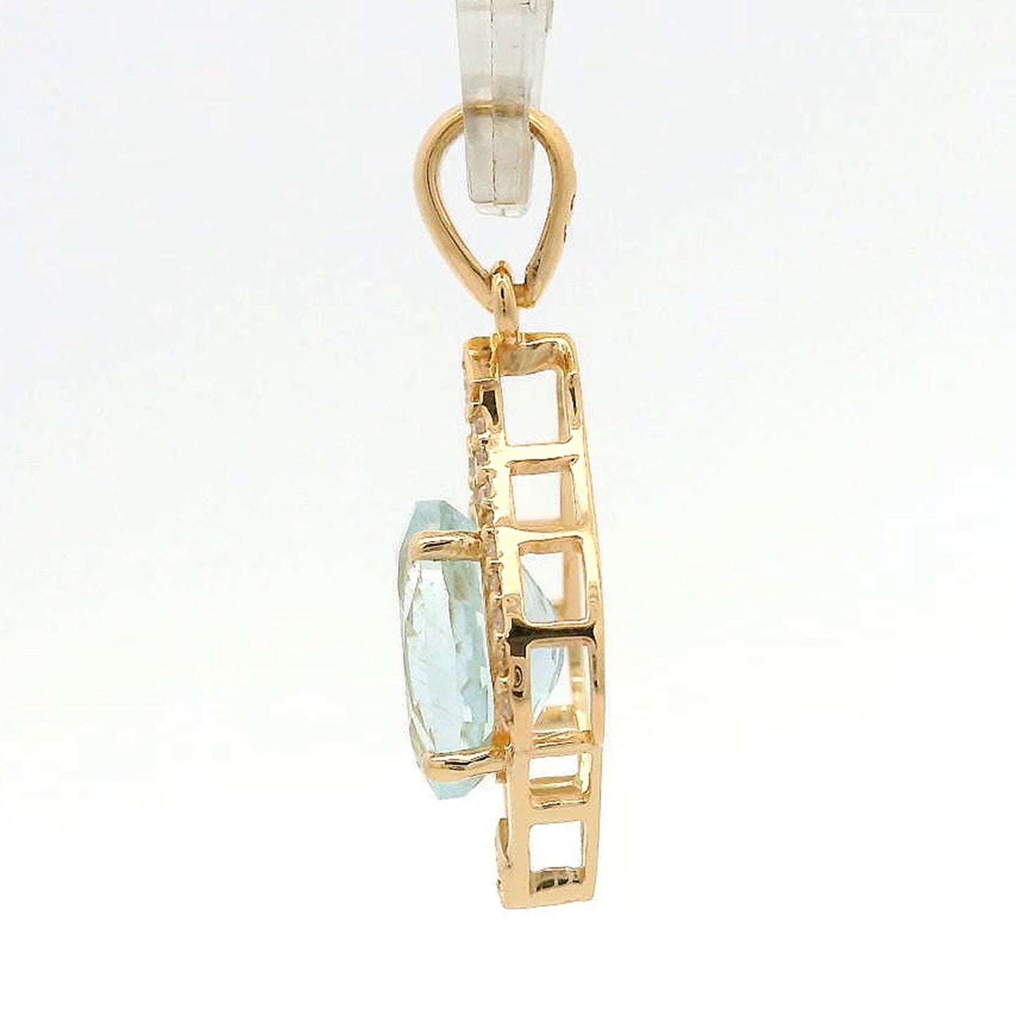 1.36 Ct Oval Aquamarine 14K Gold Pendant