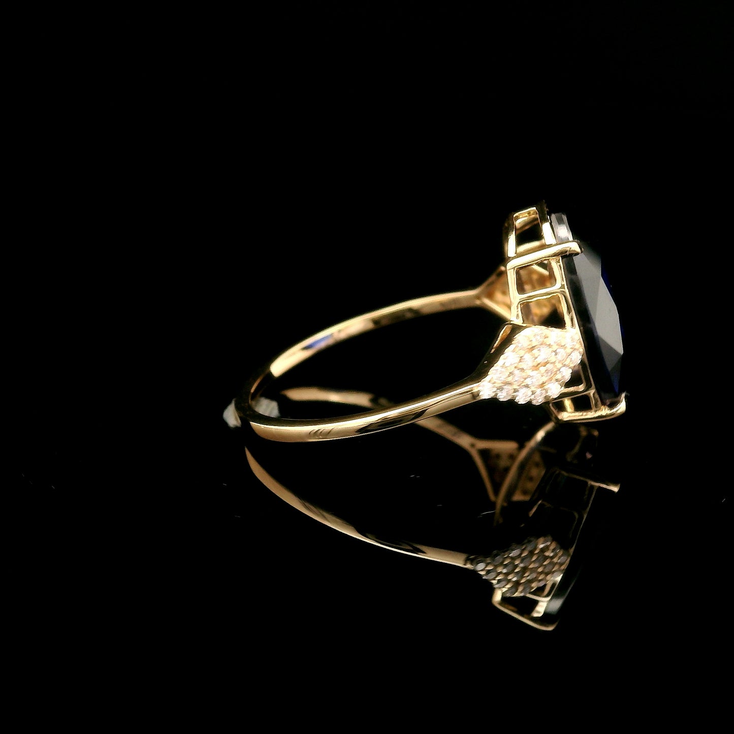 4.82 Ct Oval Mixed Cut Lab Grown Sapphire 14K Gold Ring