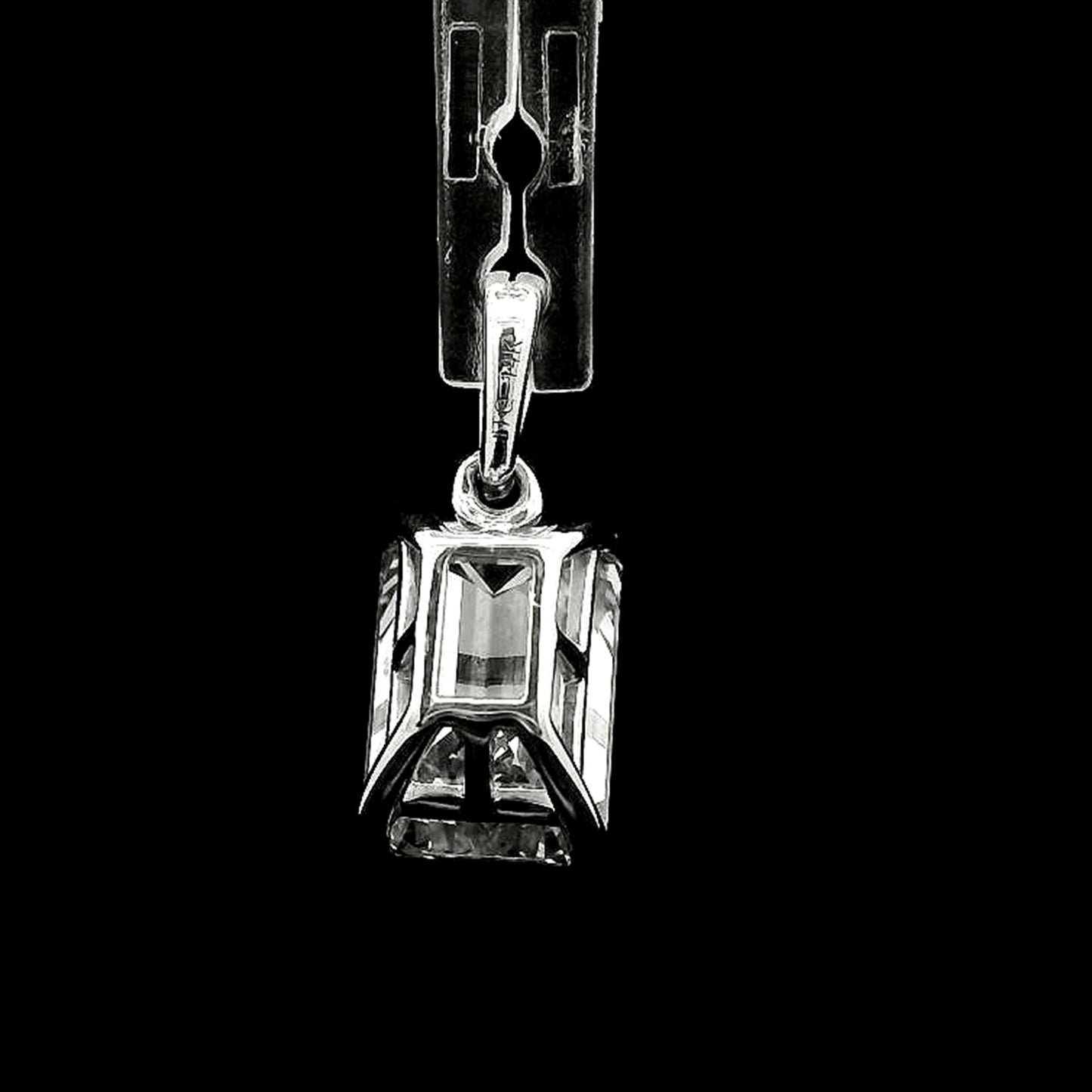 2.27 Carats Lab Grown Diamond 14K Gold Pendant