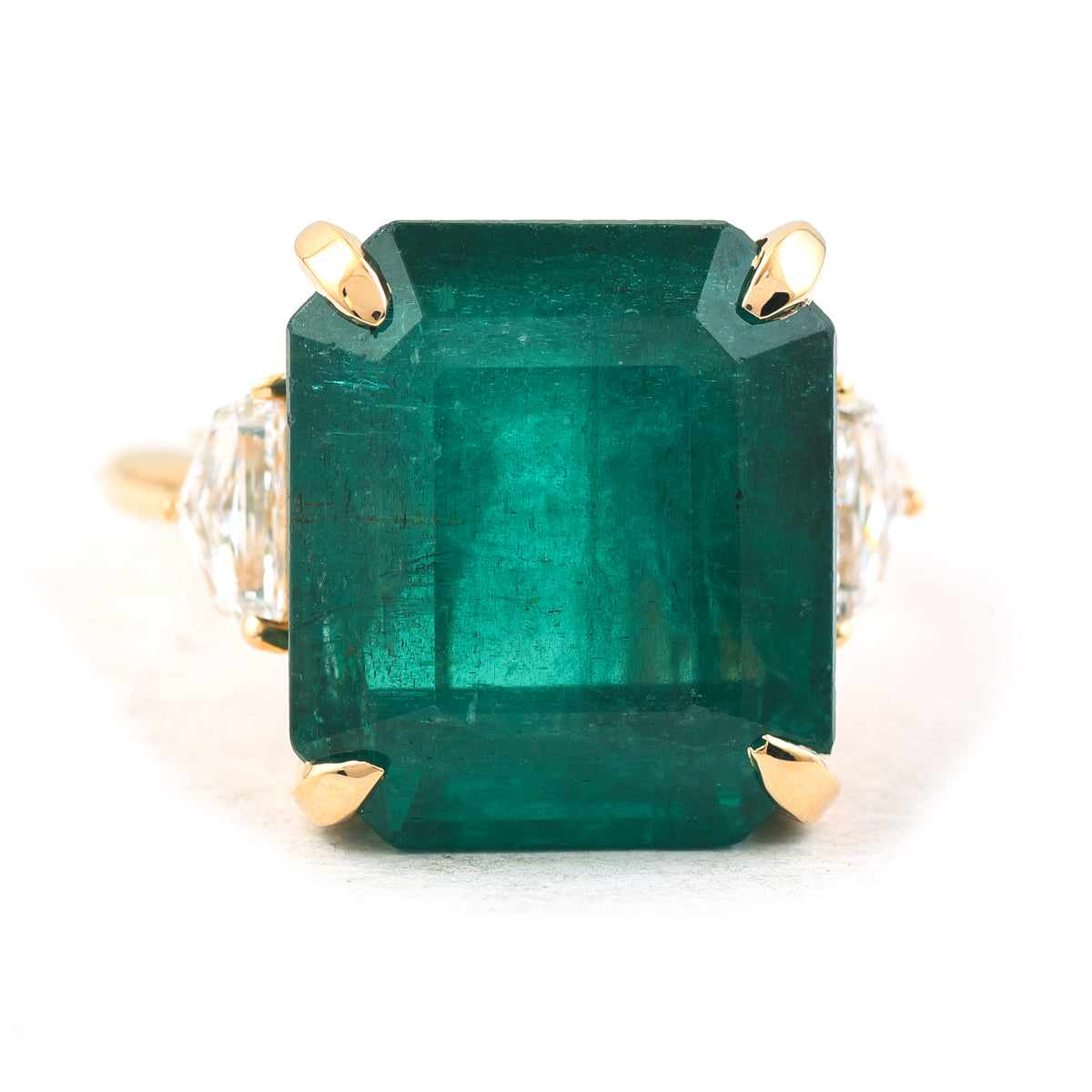20.00 Ct Emerald Cut Natural Beryl Emerald 18K Gold Ring