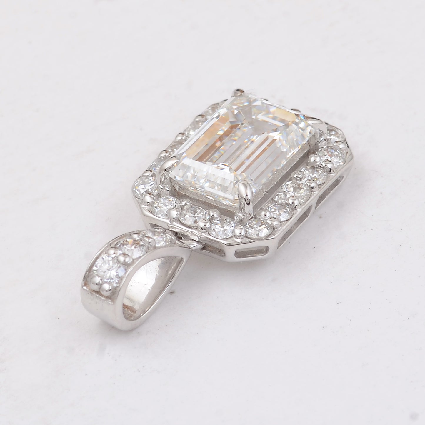 2.52 Carats Lab Grown Diamond 14K Gold Pendant
