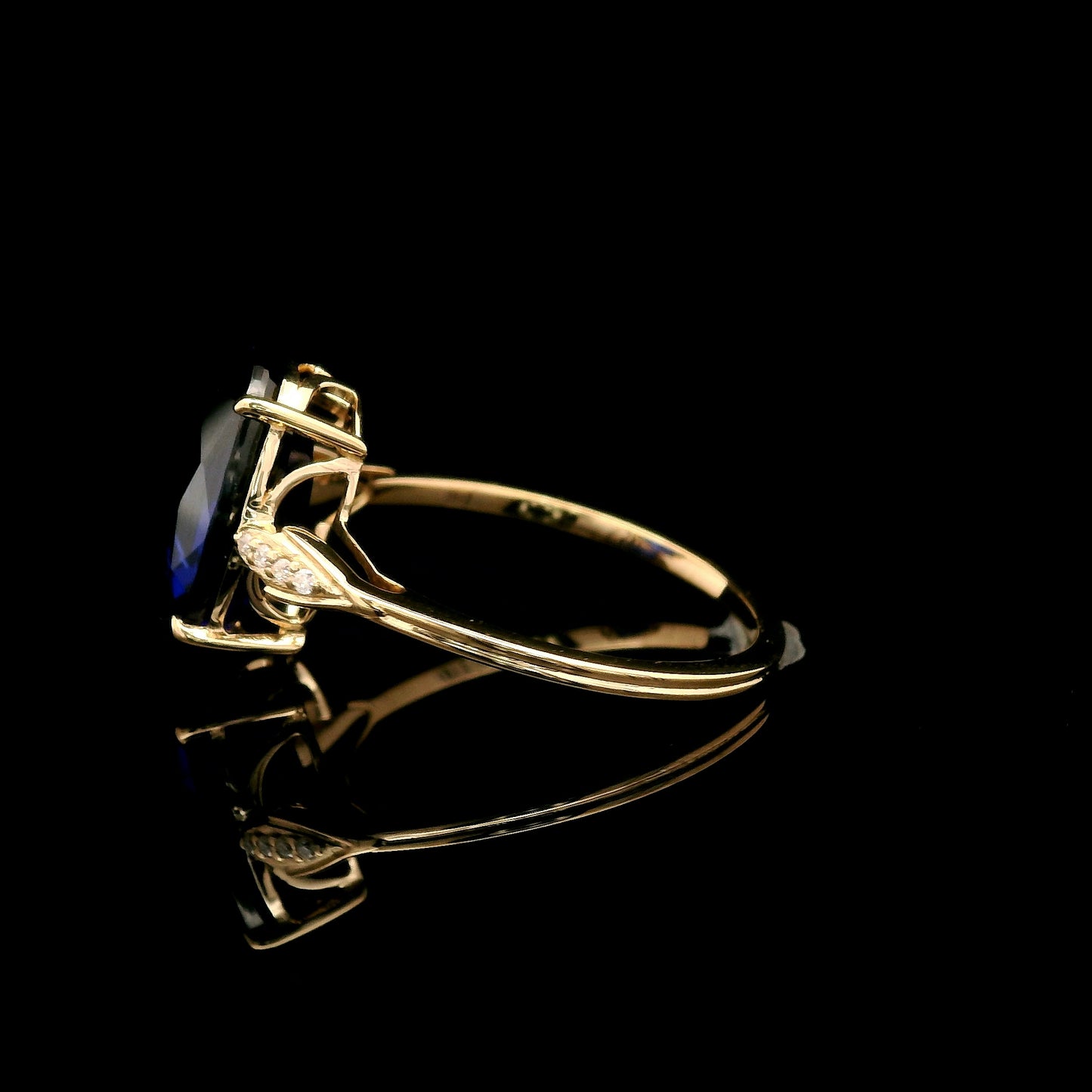5.04 Ct Oval Mixed Cut Lab Grown Sapphire 14K Gold Ring