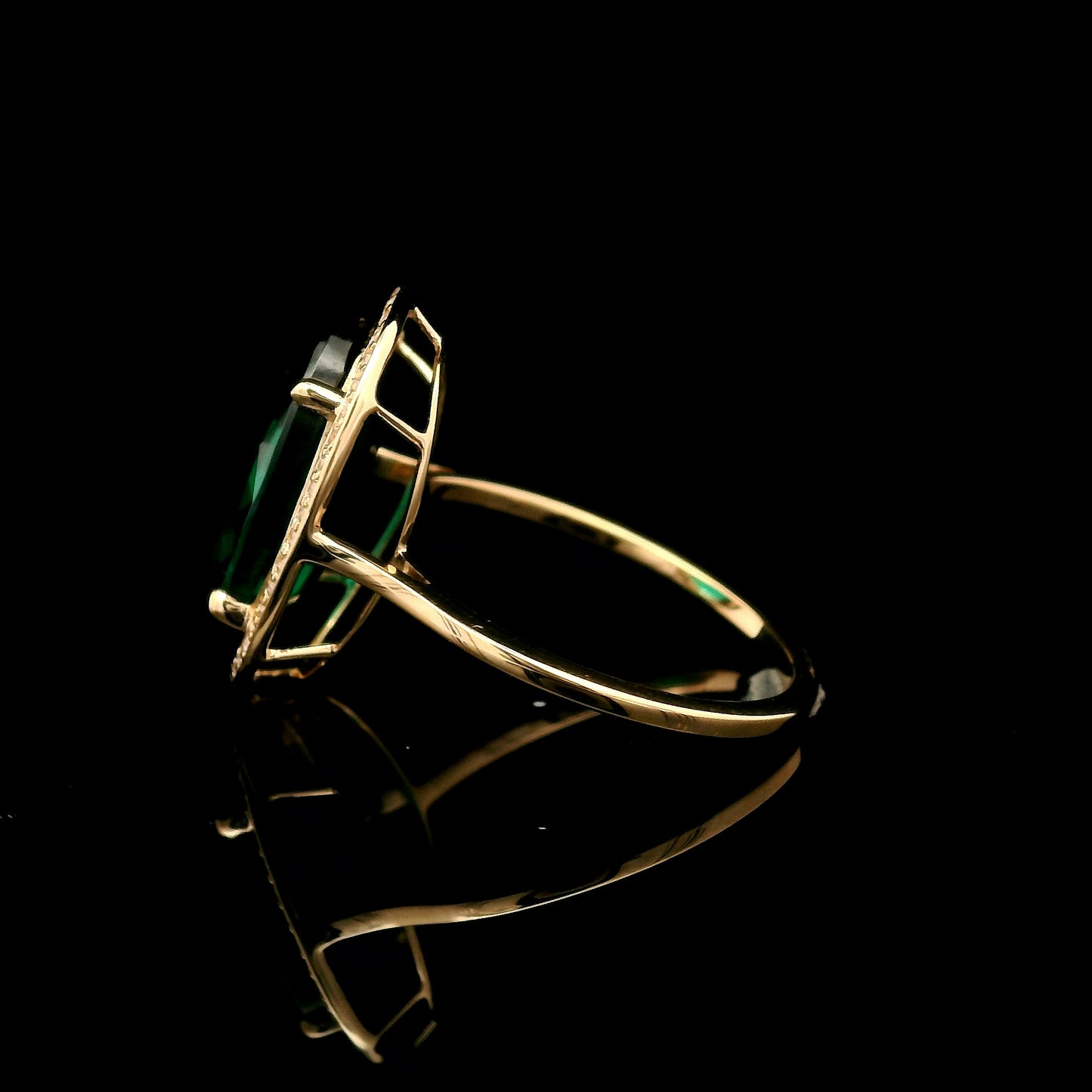 4.71 Ct Oval Mixed Cut Lab Grown Emerald 14K Gold Ring