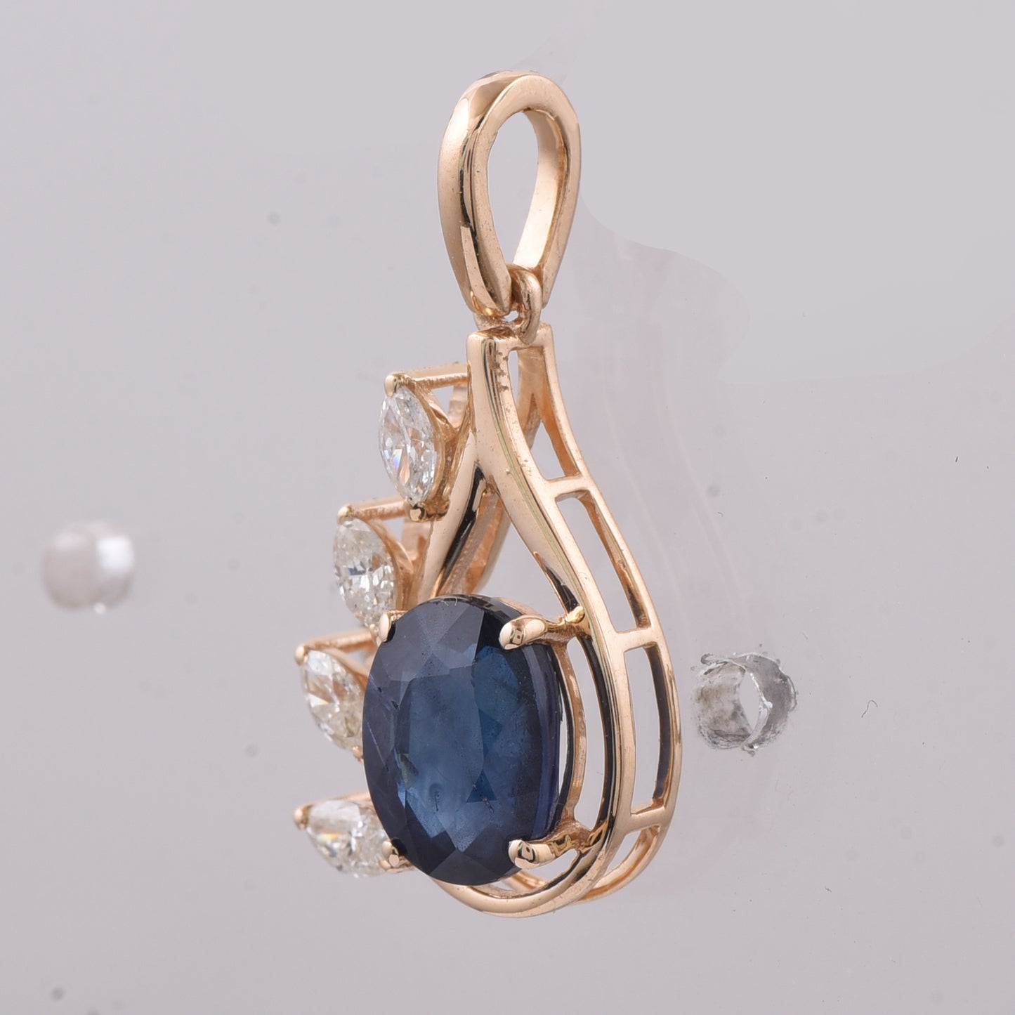 2.24 Ct Oval Natural Sapphire 14K Gold Pendant