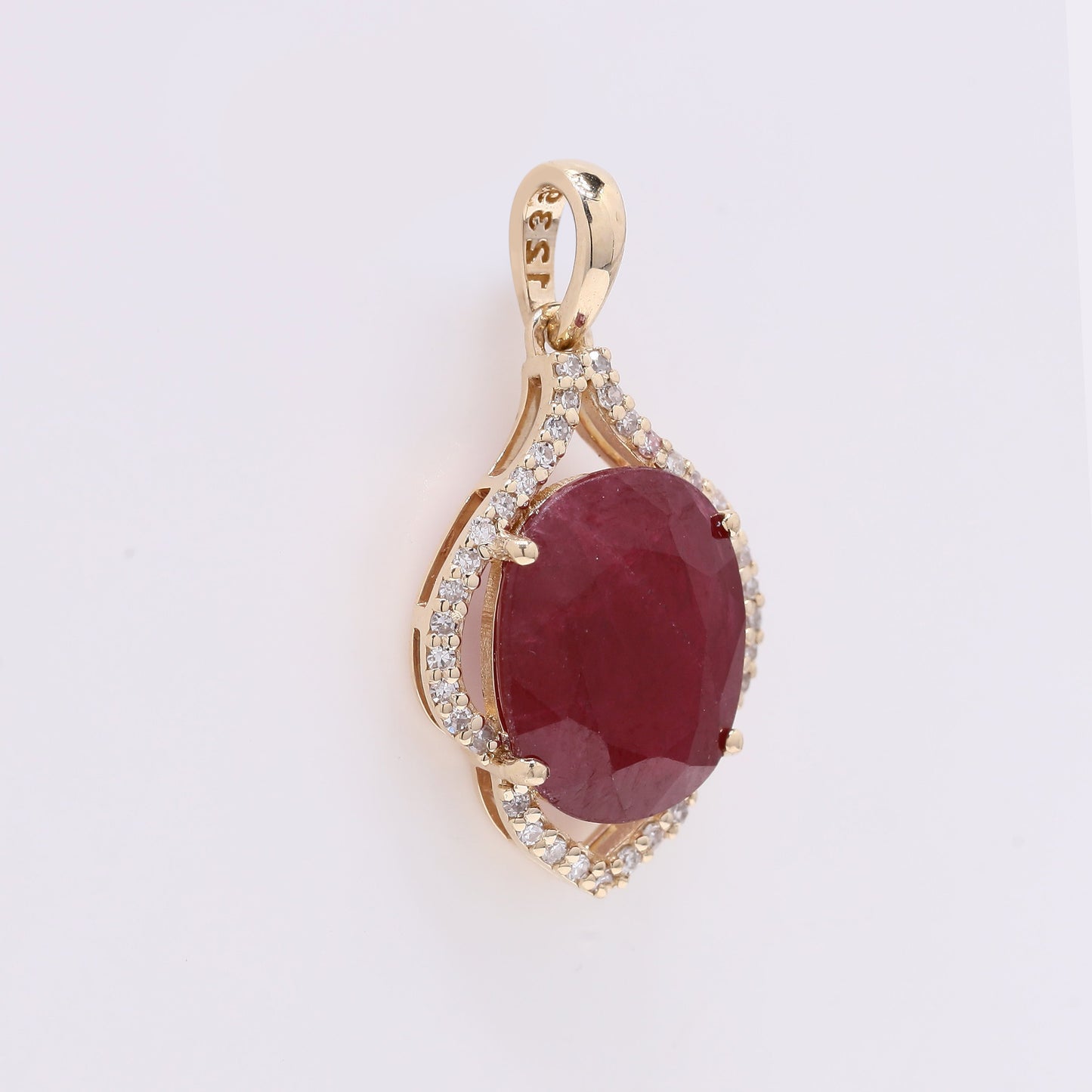 3.72 Ct Oval Mixed Cut Natural Ruby 14K Gold Pendant