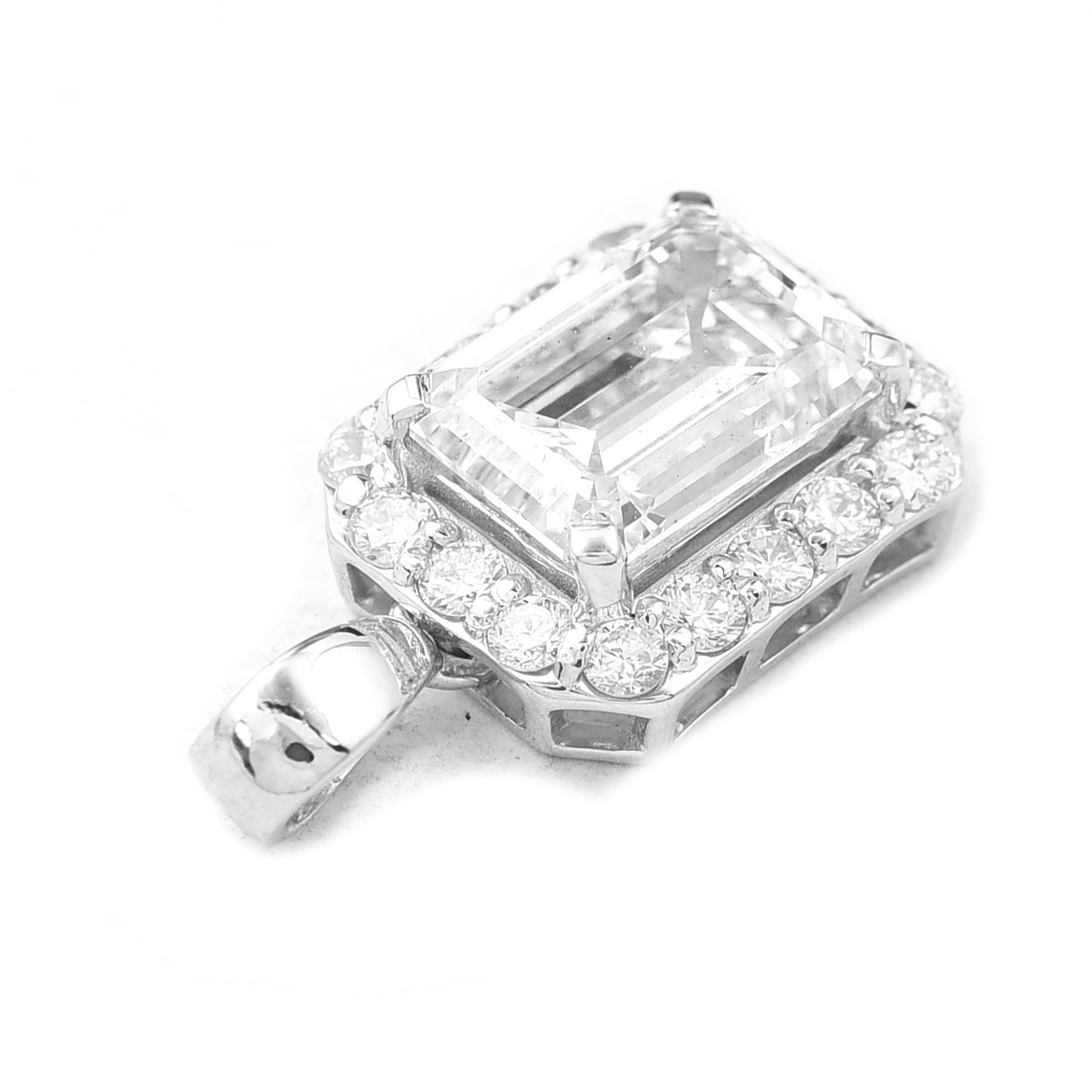 2.96 Carats Lab Grown Diamond 14K Gold Pendant