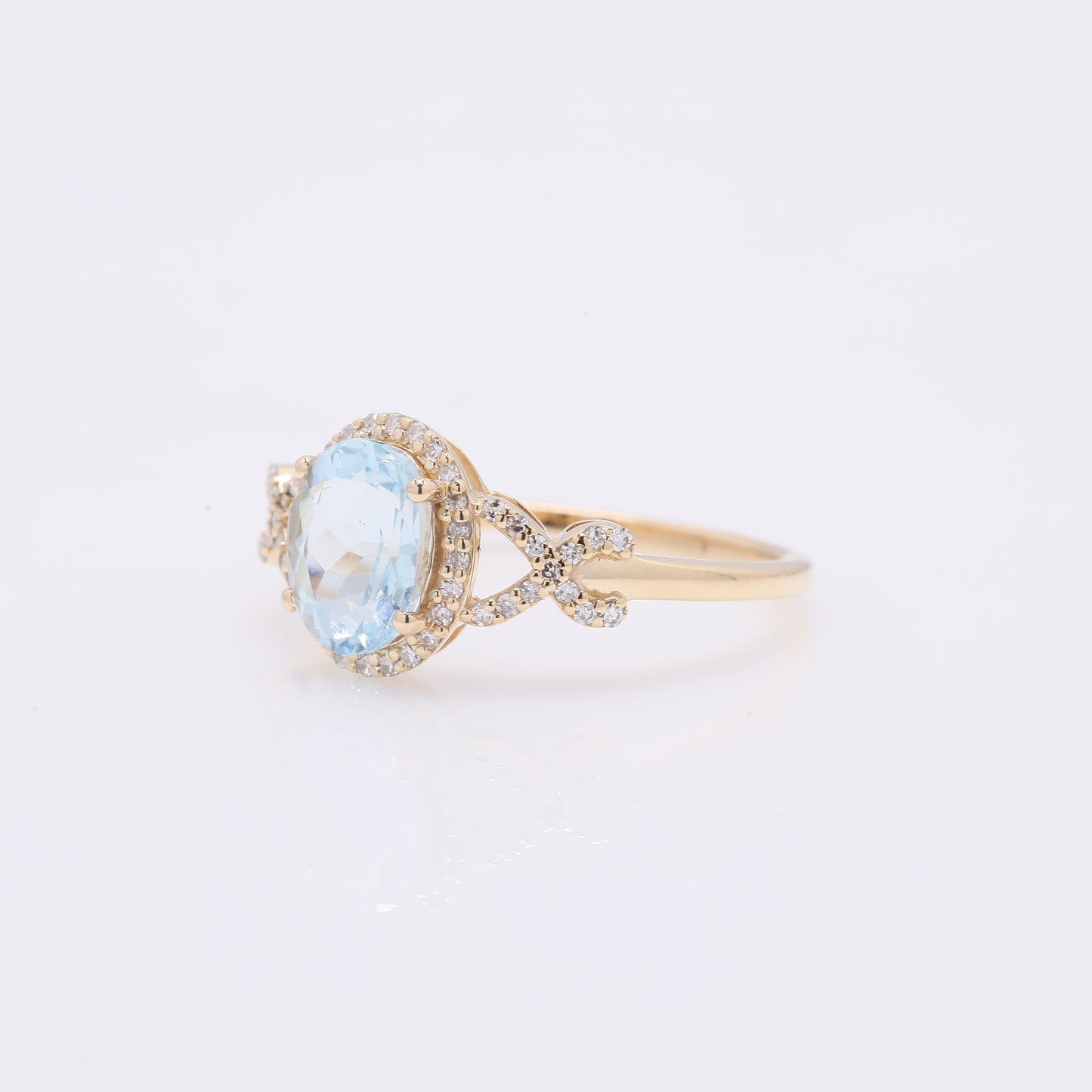 1.37 Ct Oval Mixed Cut Natural Aquamarine 14K Gold Ring