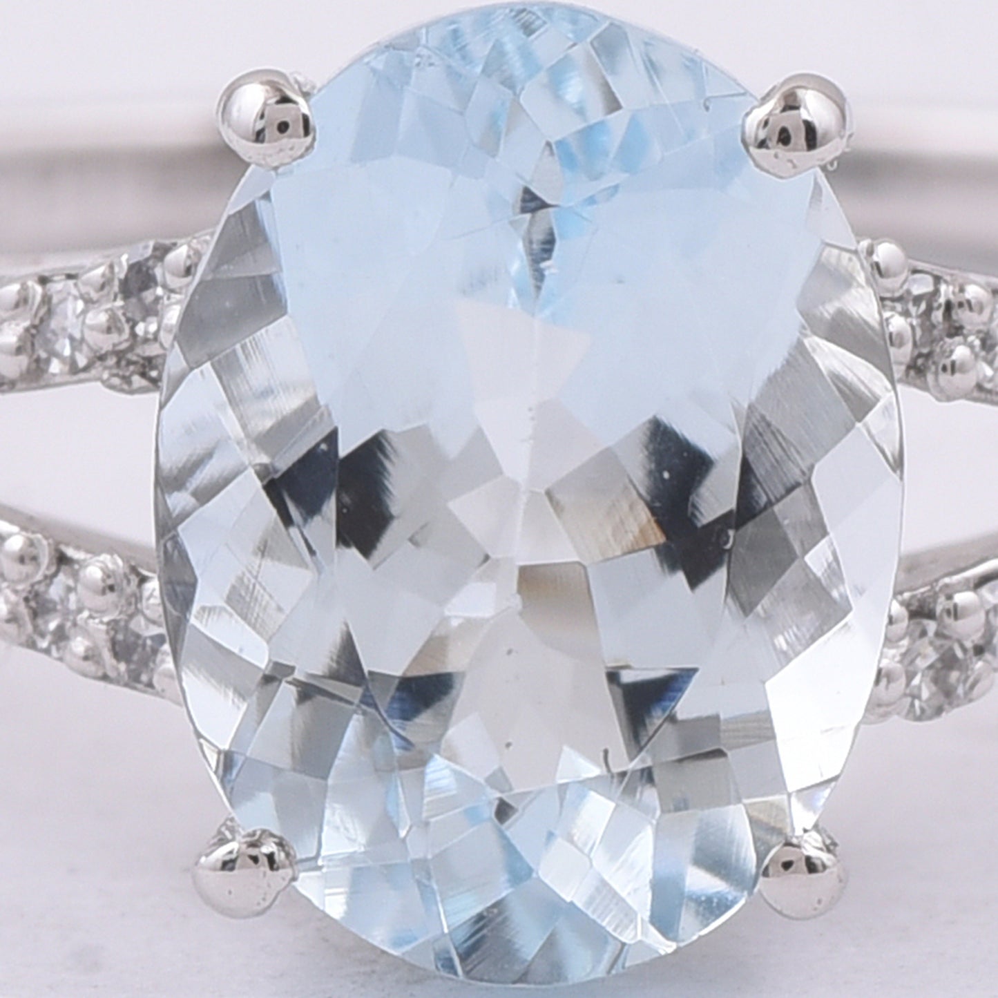 1.73 Ct Oval Natural Aquamarine 950 Platinum Ring