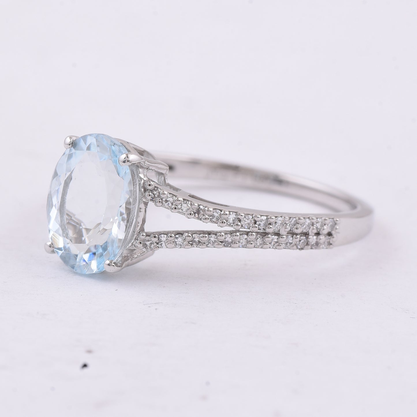 1.73 Ct Oval Natural Aquamarine 950 Platinum Ring