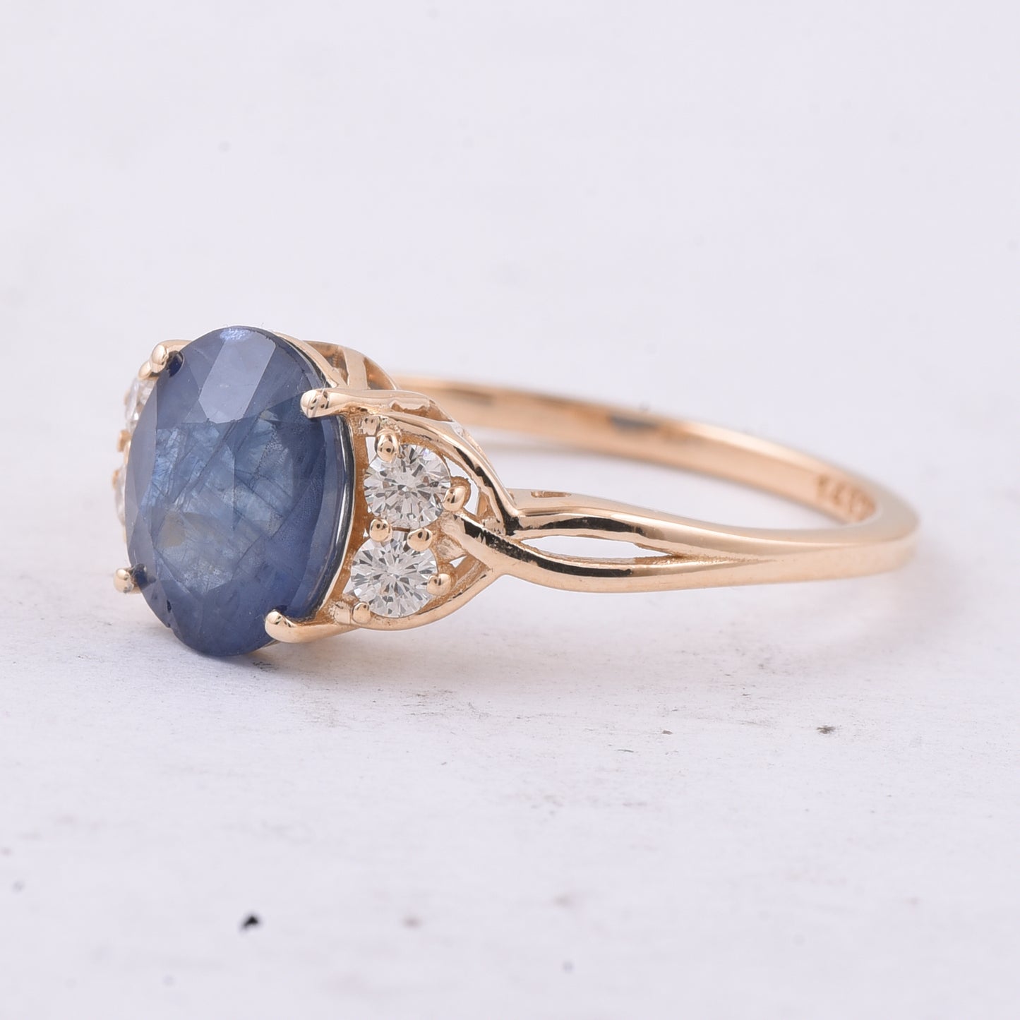 2.62 Ct Oval Natural Sapphire 14K Gold Ring