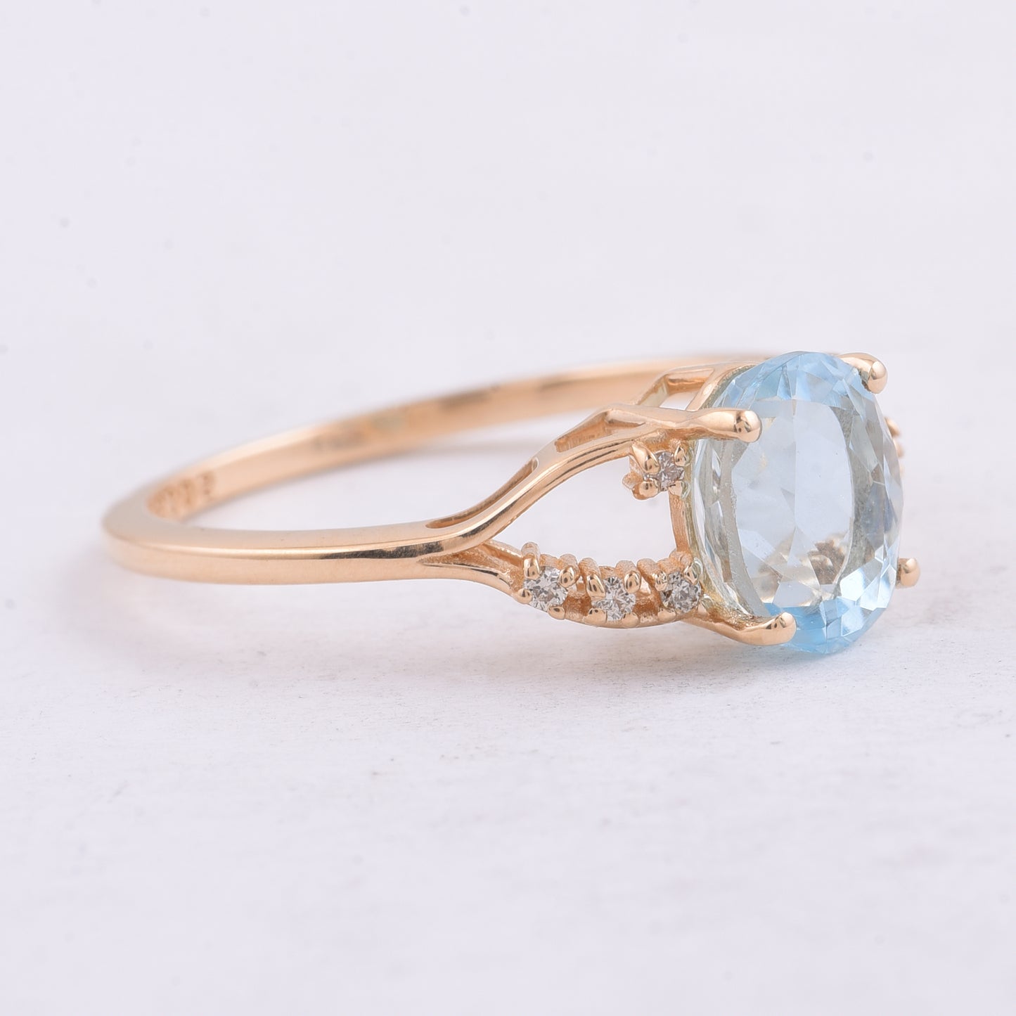 1.57 Ct Oval Natural Aquamarine 14K Gold Ring
