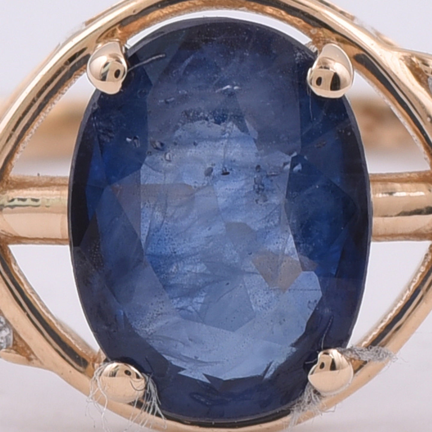 1.68 Ct Oval Natural Sapphire 14K Gold Ring
