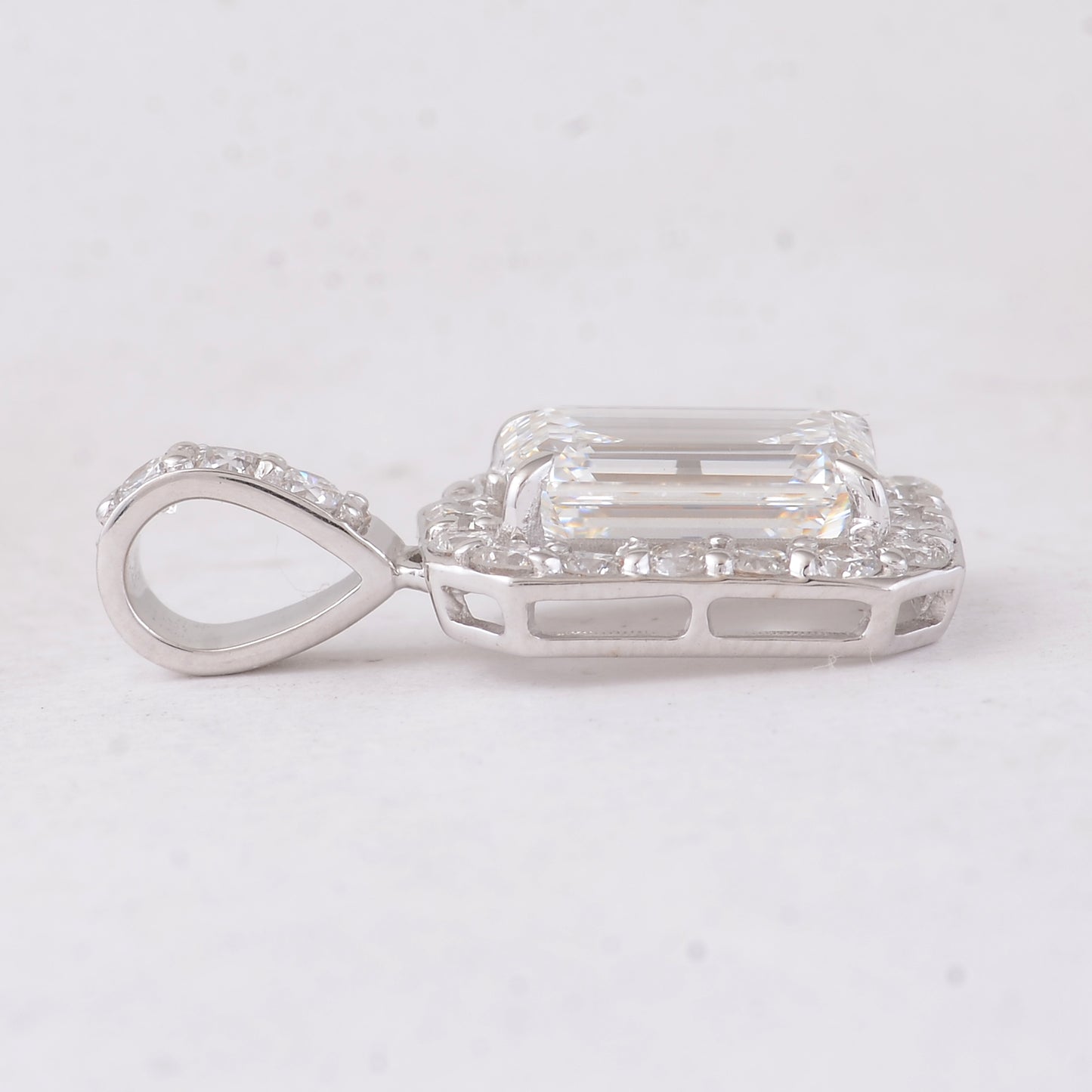 2.52 Carats Lab Grown Diamond 14K Gold Pendant